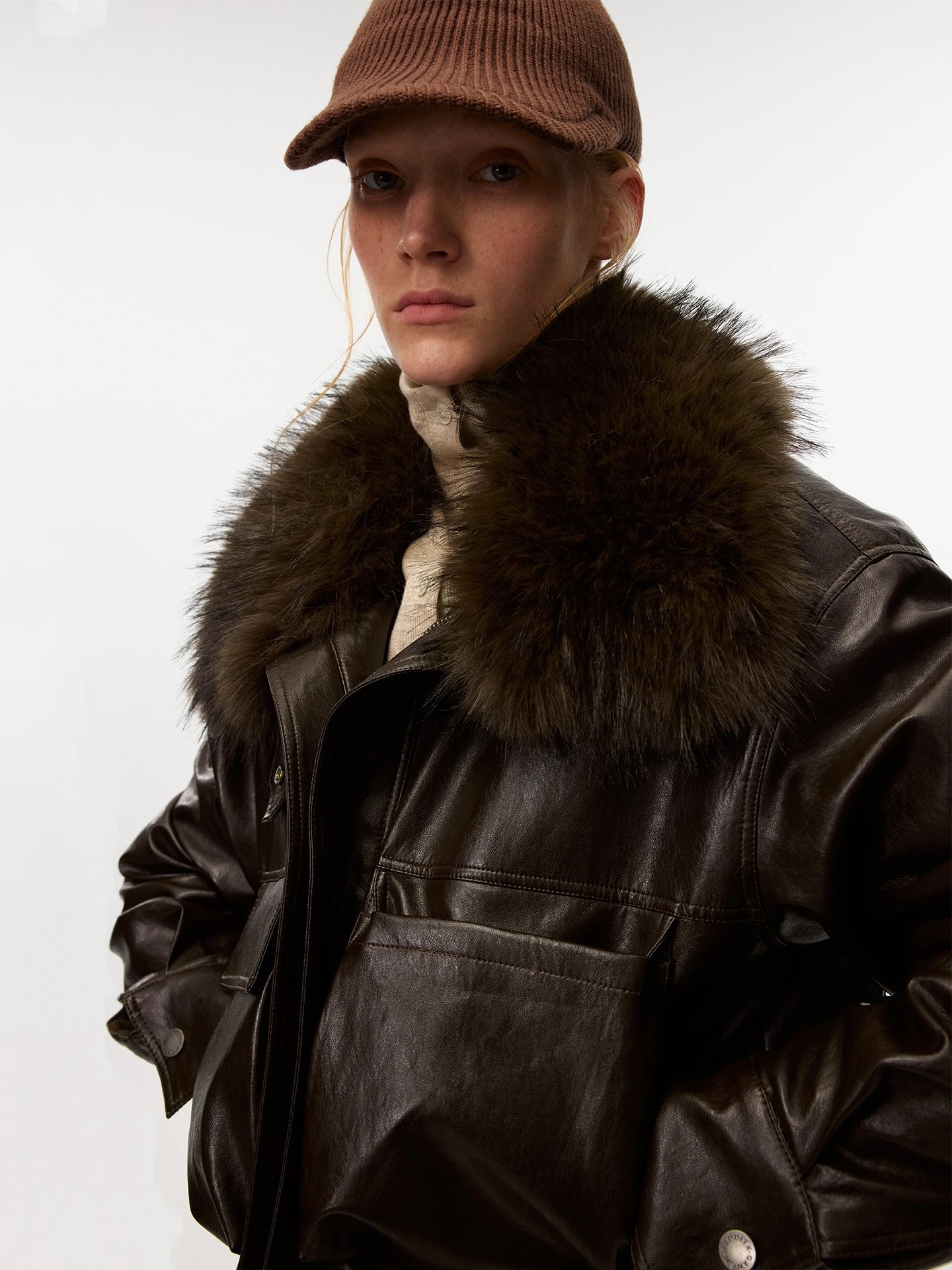 

Коричневая экологичная женская кожаная куртка с меховым воротником, новинка ранней весны, стильная, теплая, из хлопка и искусственной кожи.