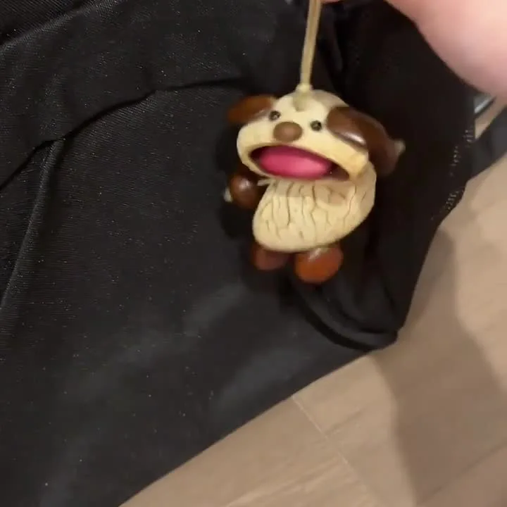 Eco-friendly Natural Nut Shell Cute Doll Pendant Handcraft Creative Walnut Funny Tongue Bag Keychain for Backpack Car Decor Gift