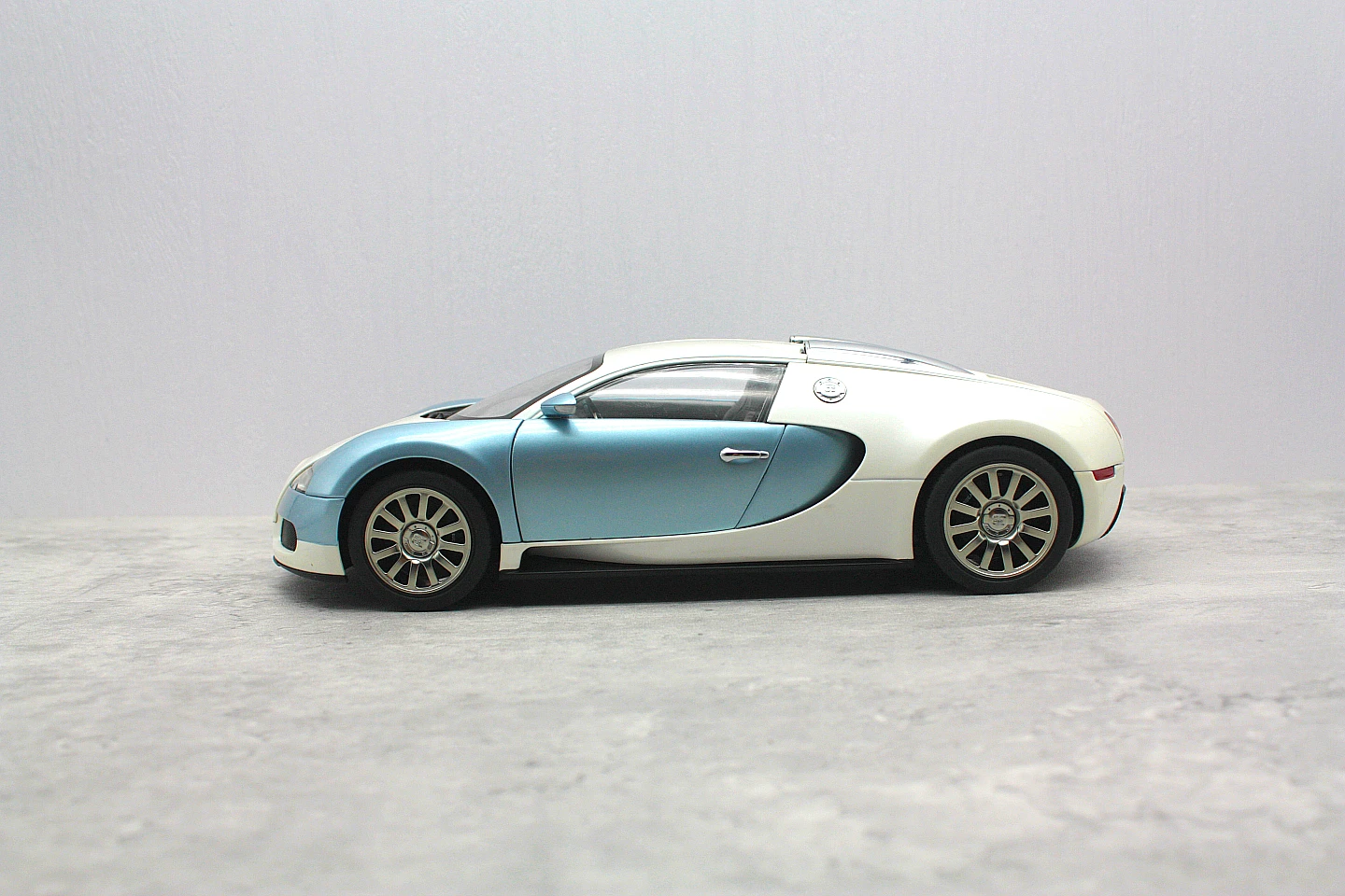 Autoart 1:18 Veyron 16.4 أبيض أزرق محاكاة طبعة محدودة جميع سبيكة معدنية مفتوحة ثابتة لعبة مجسمة هدية #2