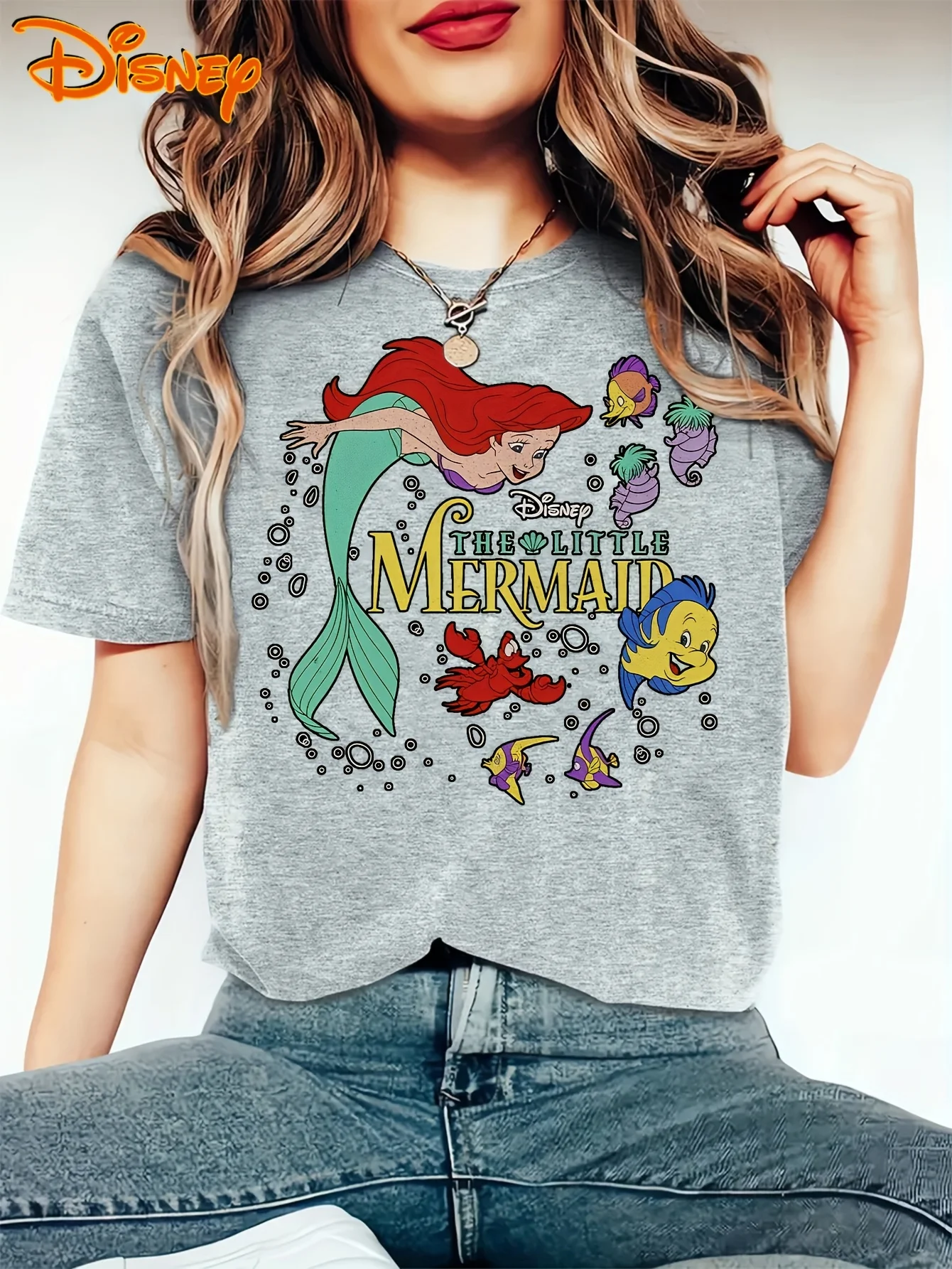 تي شيرت نسائي من Disney Little Mermaid Friends برسومات لـ Ariel Flounder Sebastian تي شيرت كاجوال مستوحى من الطراز القديم ناعم قابل للتمدد