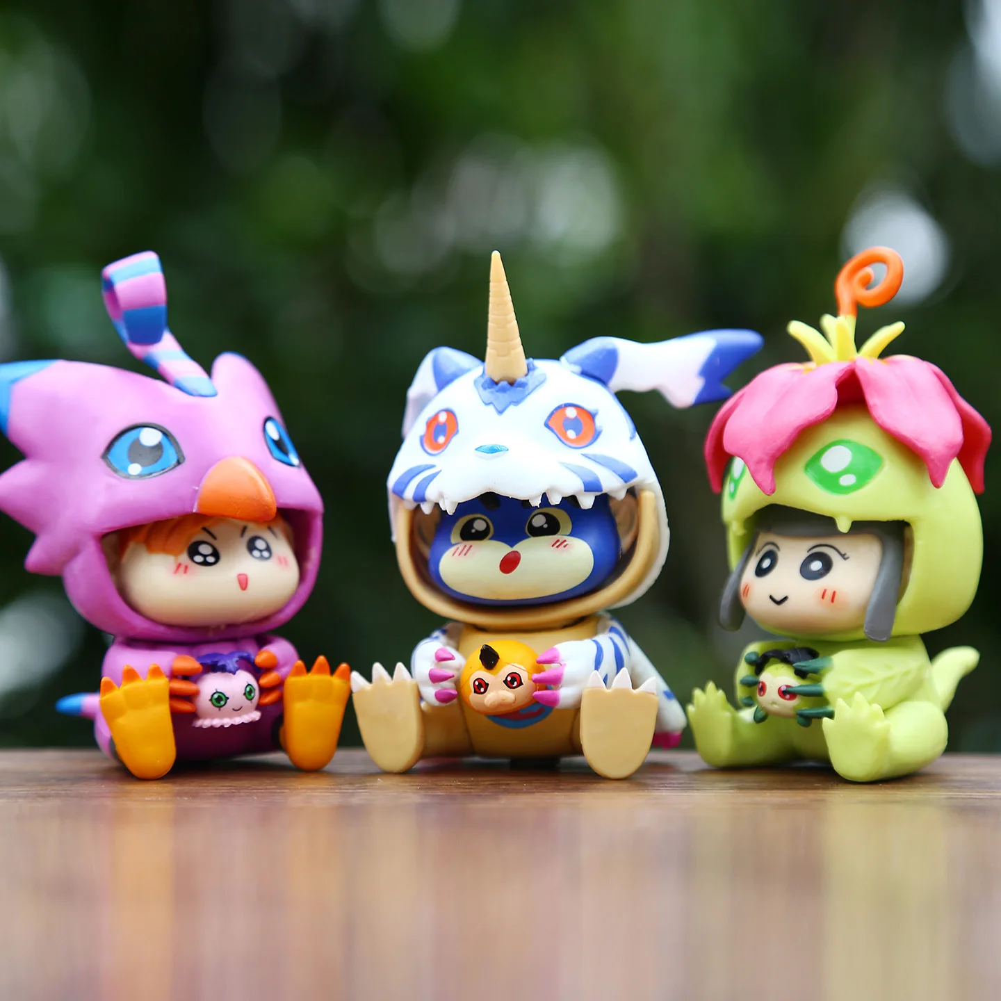 8 قطع من دمى ملابس عصرية جديدة للرسوم المتحركة وحلي سطح المكتب الإبداعية #4