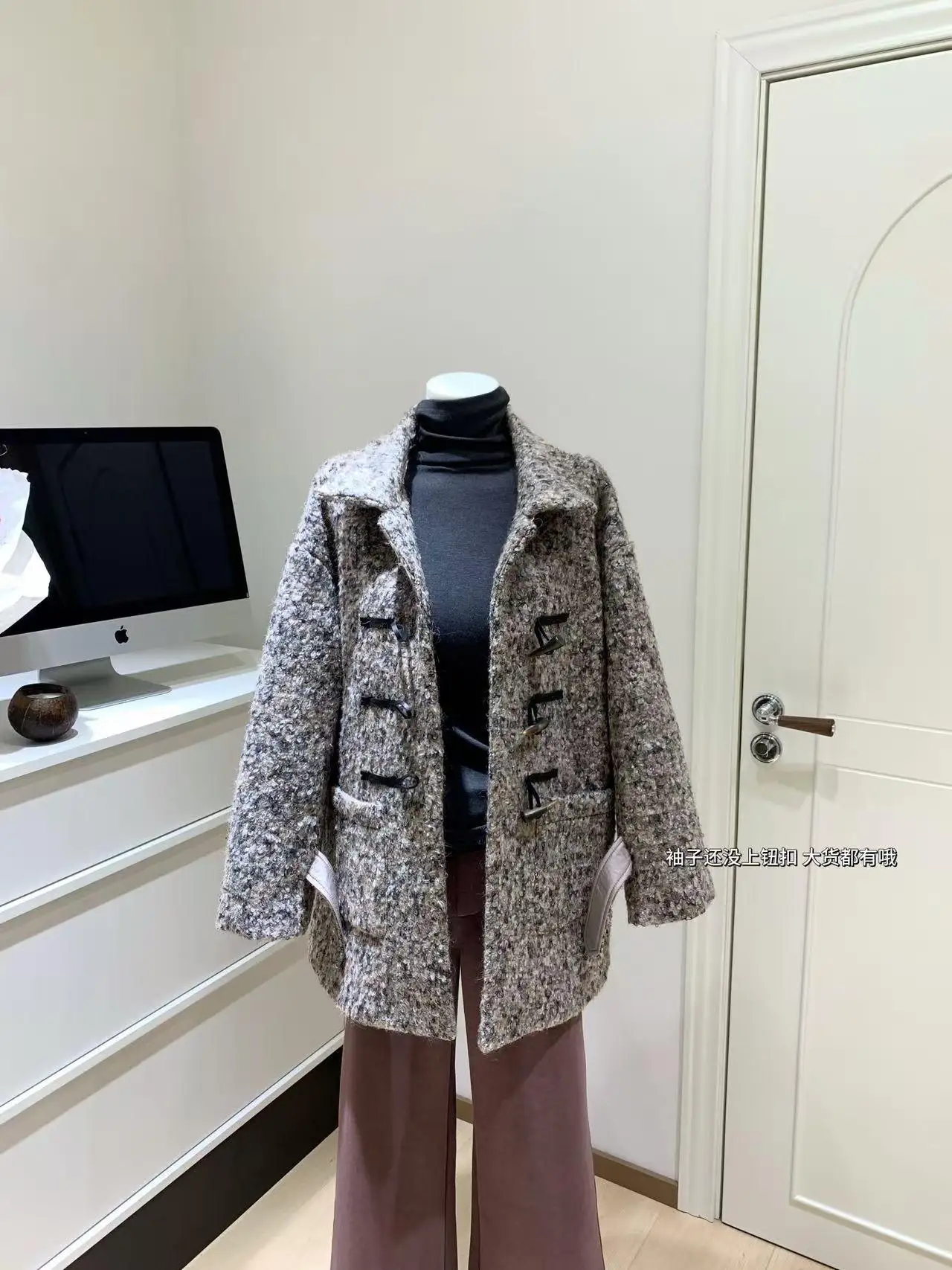 

Women's Autumn Winter Horn Button Long Sleeve Loose Coat Lady Stteerwear Turn Down Collar Single Breasted Outwear