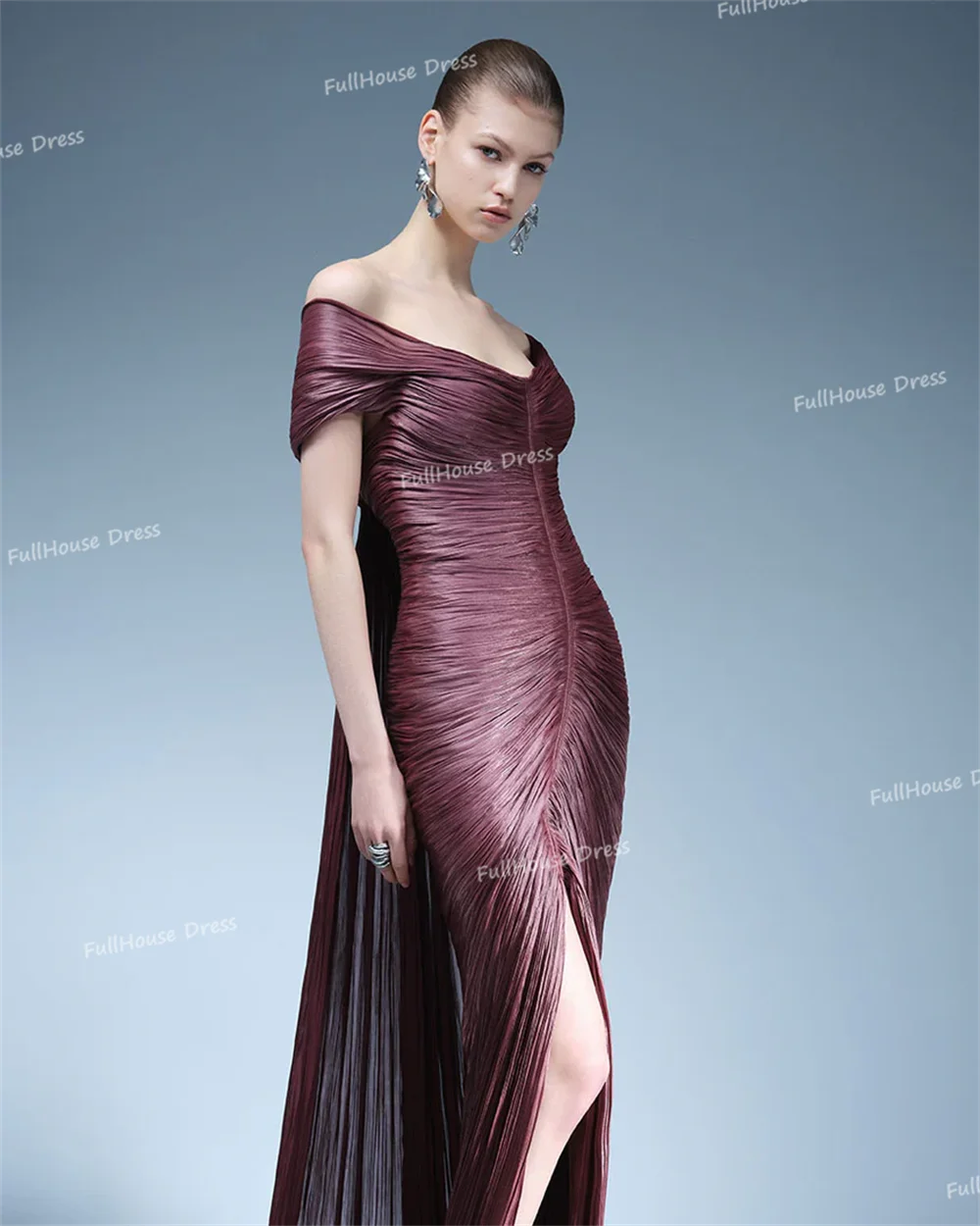 أدلى مخصص الأزياء معطلة الكتف المتدرج مطوي مثير حورية البحر الجانب سبليت ثوب مسائي عارية الذراعين الطابق طول فستان الحفلة الراقصة مع المحكمة