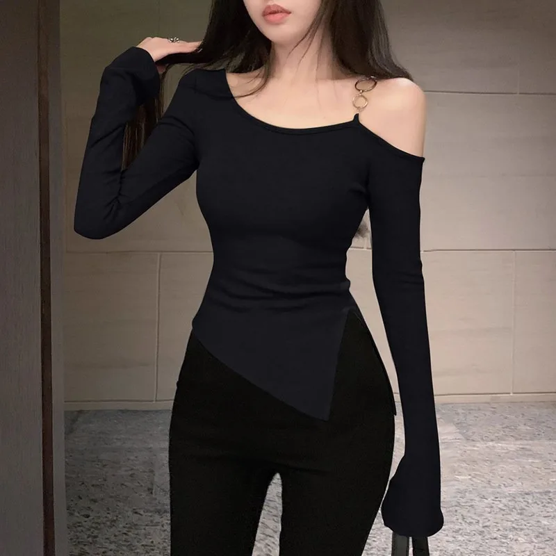 Spicy Girl One-Shoulder Long Sleeve T-Shirt Women's Slim Fit Sexy Side Split Chain Detail Top for Autumn New Arrival
