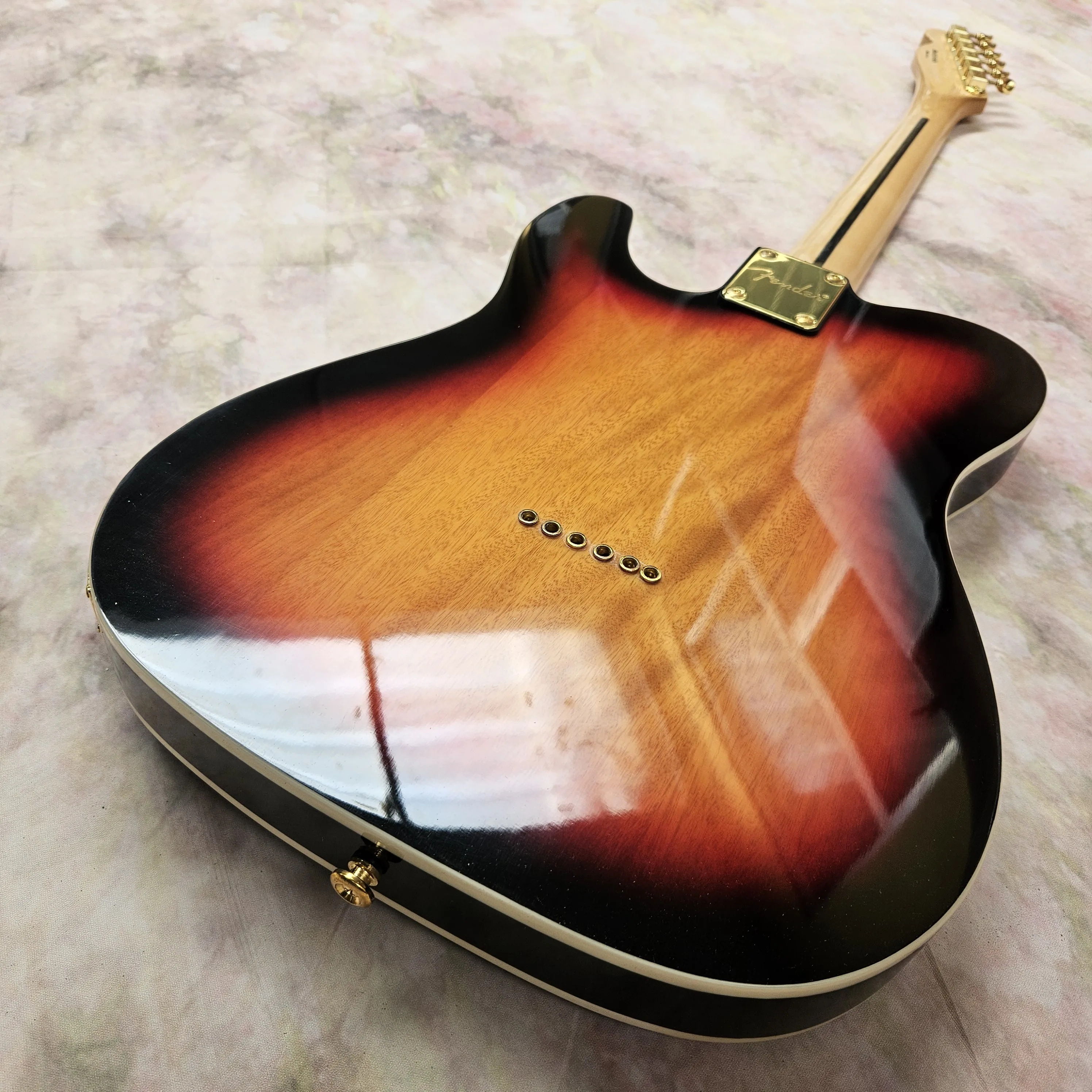 Sunburst Electric Guitar White Pickguard SS Single Coils Gold Hardware Maple Neck Fixed Bridge Country Rock Blues view 6