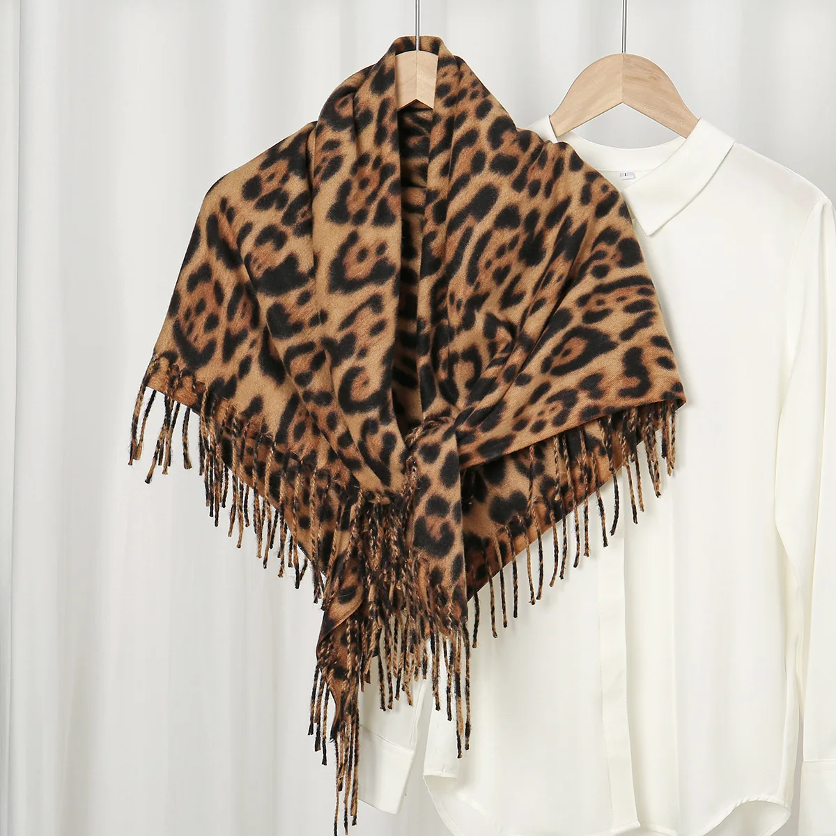 

2024 Hot Autumn And Winter New Style Imitation Cashmere Leopard Print Ladies Scarf Ambience With Heat And Cold Shoulder