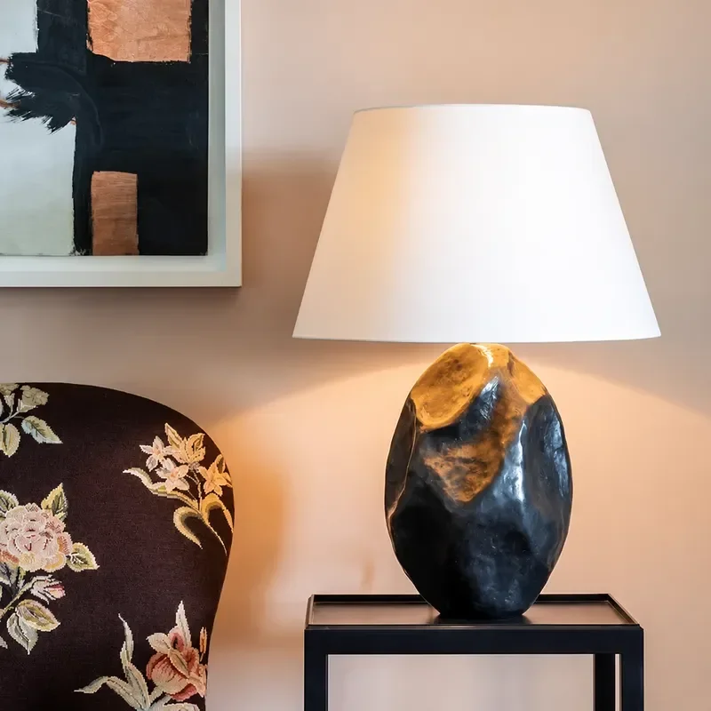 Retro Special Shaped Bedside Decorative Lamp Light Luxury Creative Resin Desk Lamp for Homestay