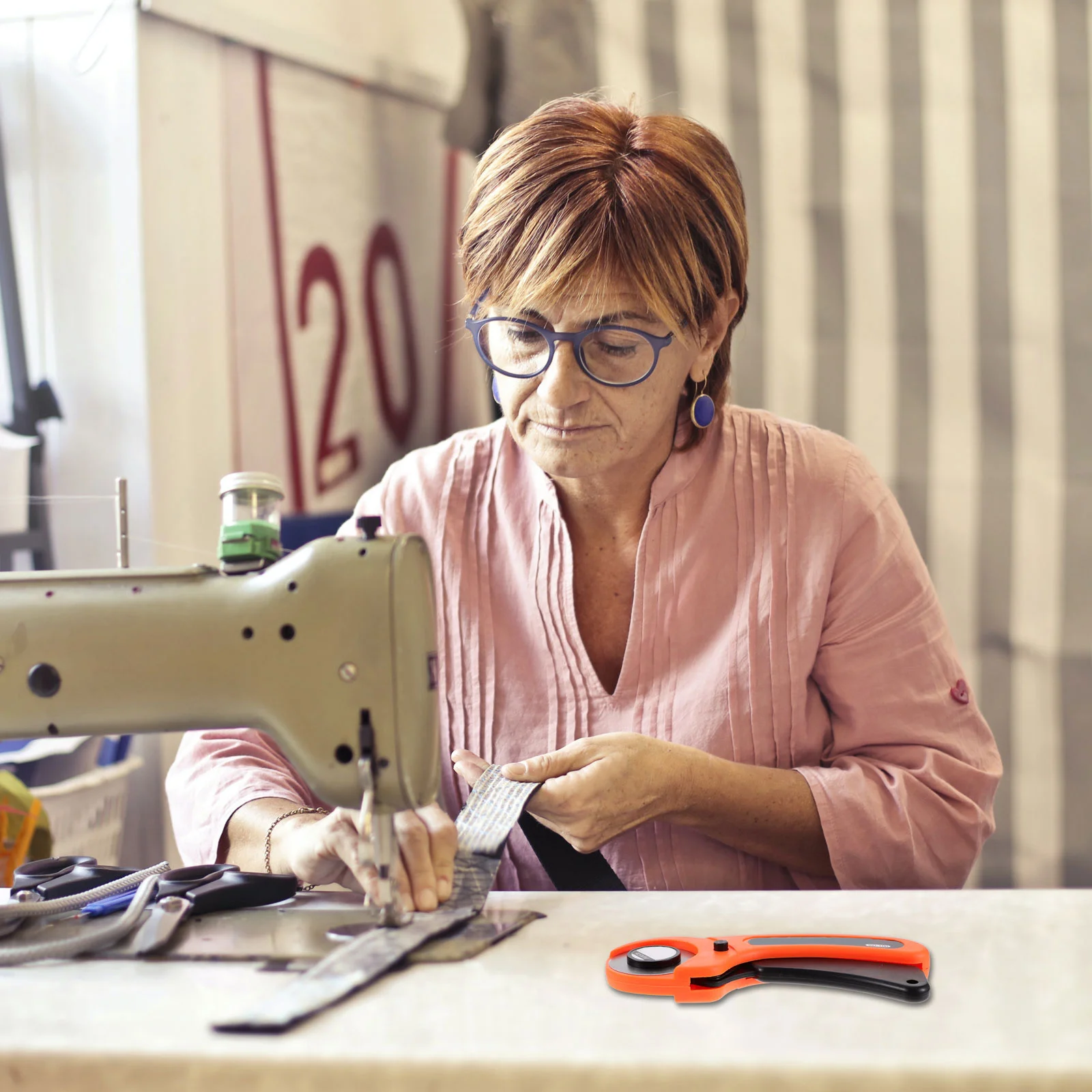 

1 set 1 Set Fabric Rotary Cloth Cutter Replaceable Blade Round Rolling Cutter For Sewing Craft Fabric Cutting Tools Handicrafts