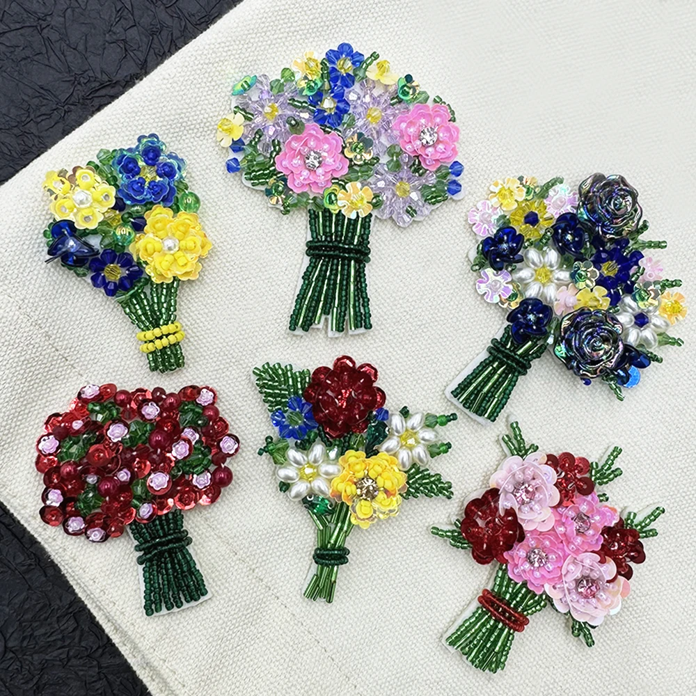 Production délicate faite à la main Bouquet de fleurs perles strass patchs coudre sur applique vêtements chaussures sac décoration patch bricolage