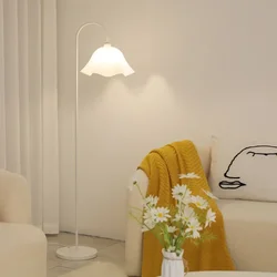 Cream Style Led Floor Lamp Living Room Sofa Side Bedroom Bedside Lamps Netflix Ambient Petal Standing Light Home Decoration