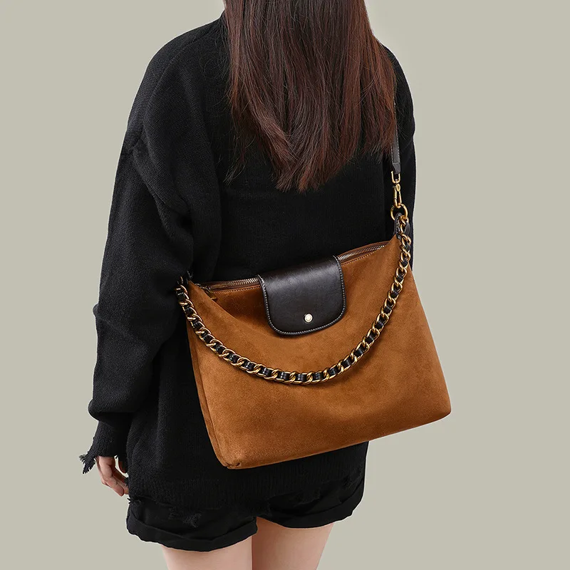 

Ladies Large Capacity Leather Tote Crossbody Bag Chain Shoulder Bag New Style Bag Fashionable And Stylish Handbag