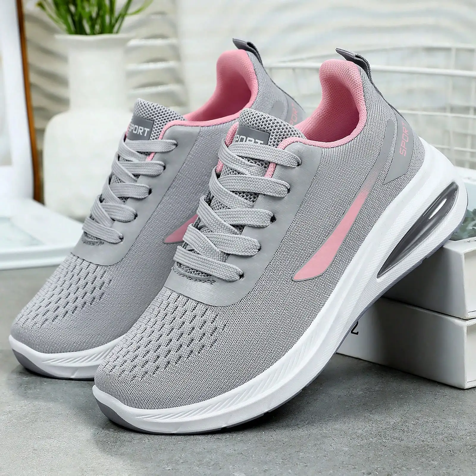 여성용 스포츠 신발, 통기성이 좋은 메시 소재의 끈으로 - Casual Sneaker Low 리뷰 및 가격