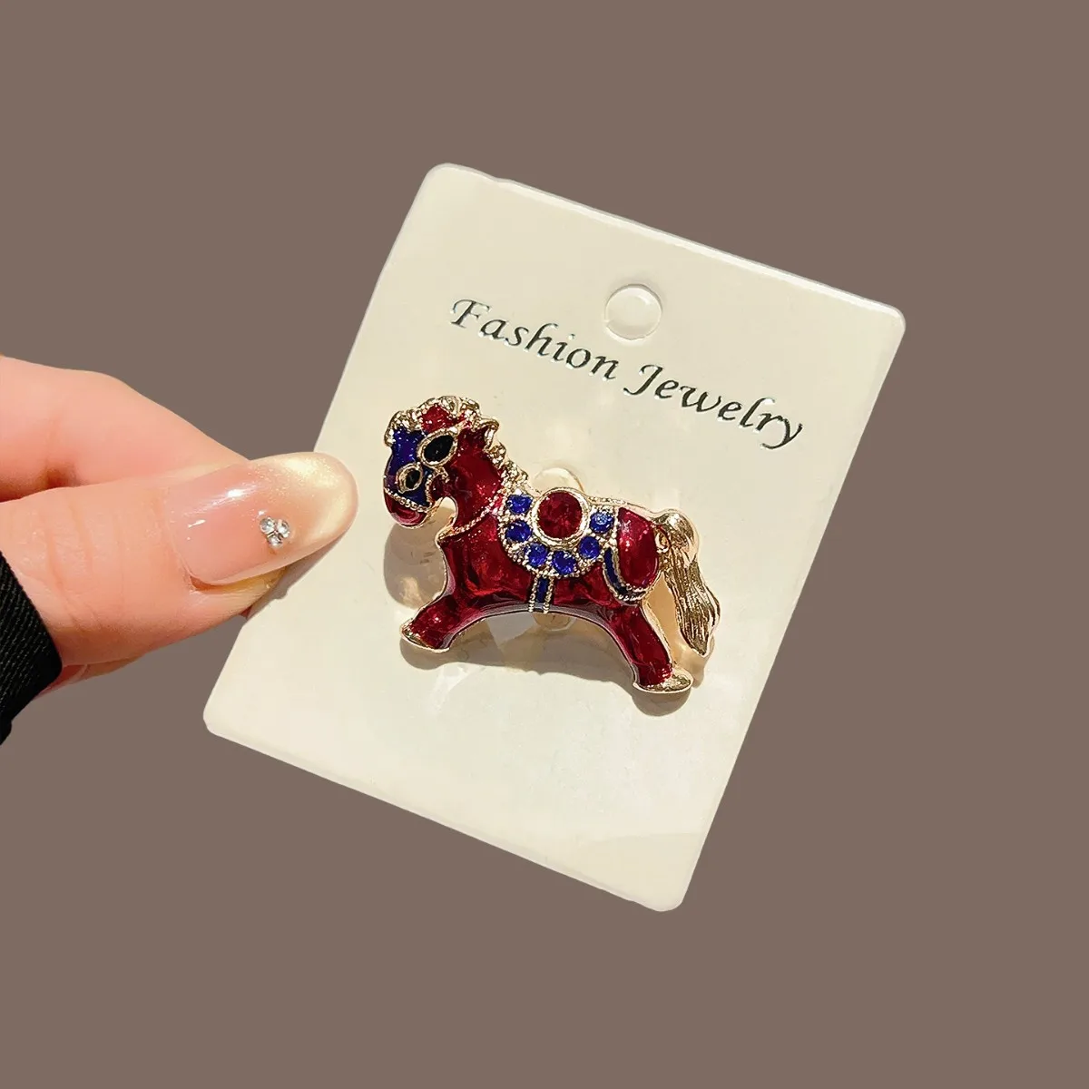 

2026 New Year "Horse Achieves Success" Brooch - High-end Elegant Women's Zodiac Year of the Horse Sophisticated Pin Accessory