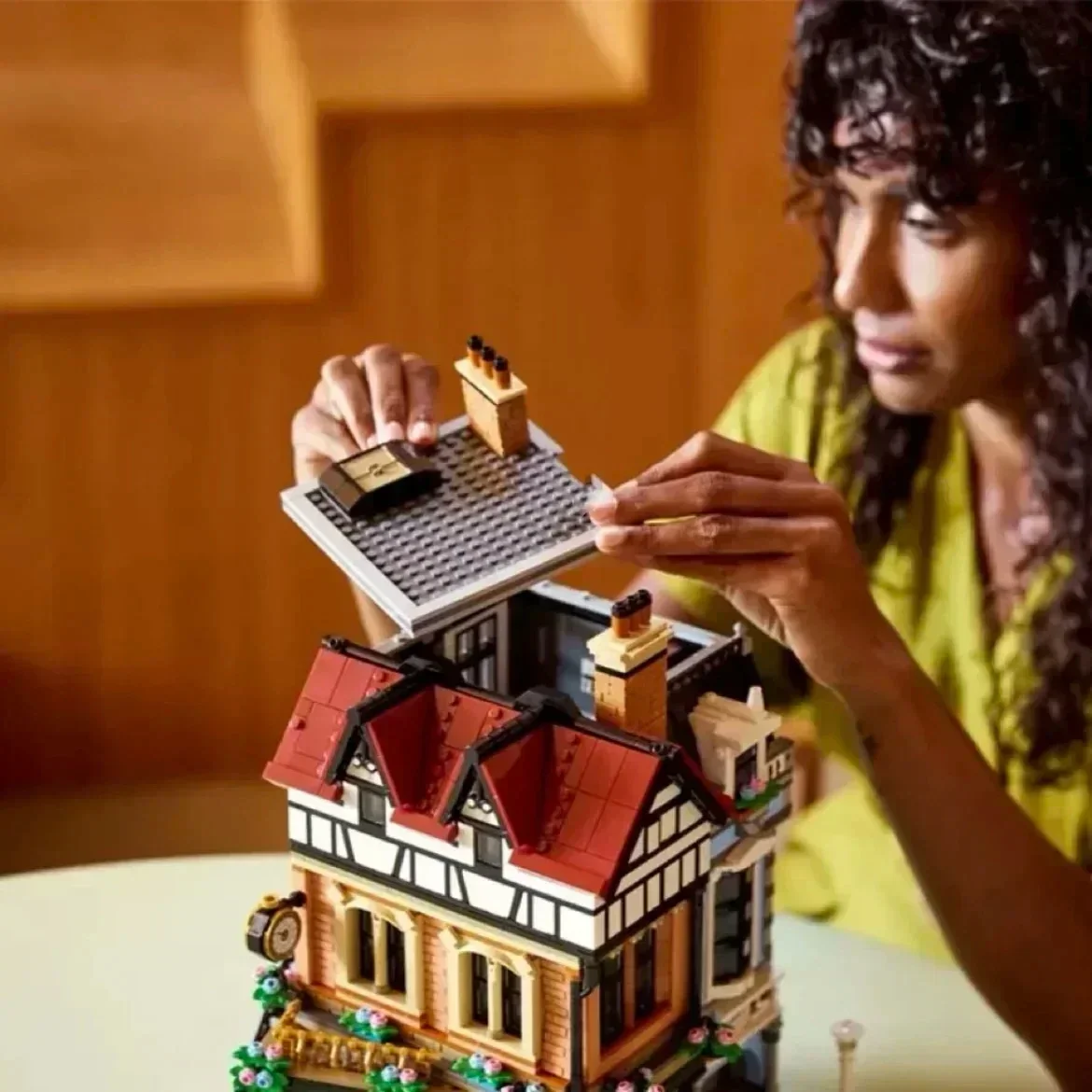 2025 New Tudor Corner Modular Building Blocks 10350 Creative Architecture Experts Street View Brick Toys Children Christmas