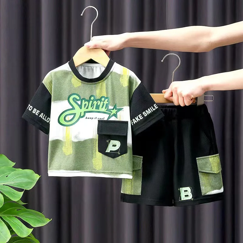 

Boys Summer Sports Set 2024 New Boys Letter T-shirt Shorts Two piece Set for Children's Summer Thin