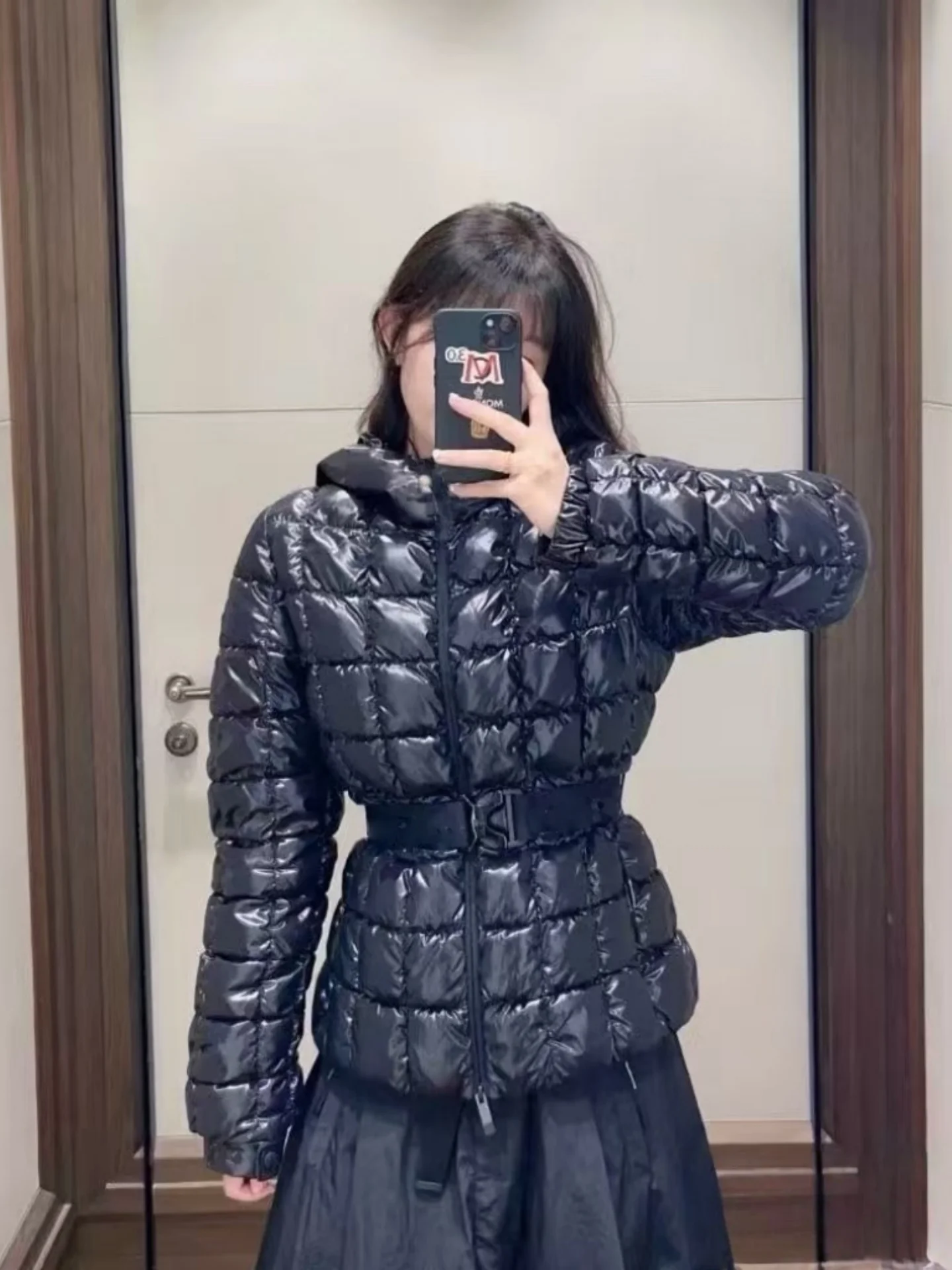 

Ladies' Lightweight Soft White Goose down Puffer Jacket with Hood Shiny Glossy Quilted Slimming Waist Belt Fashionable