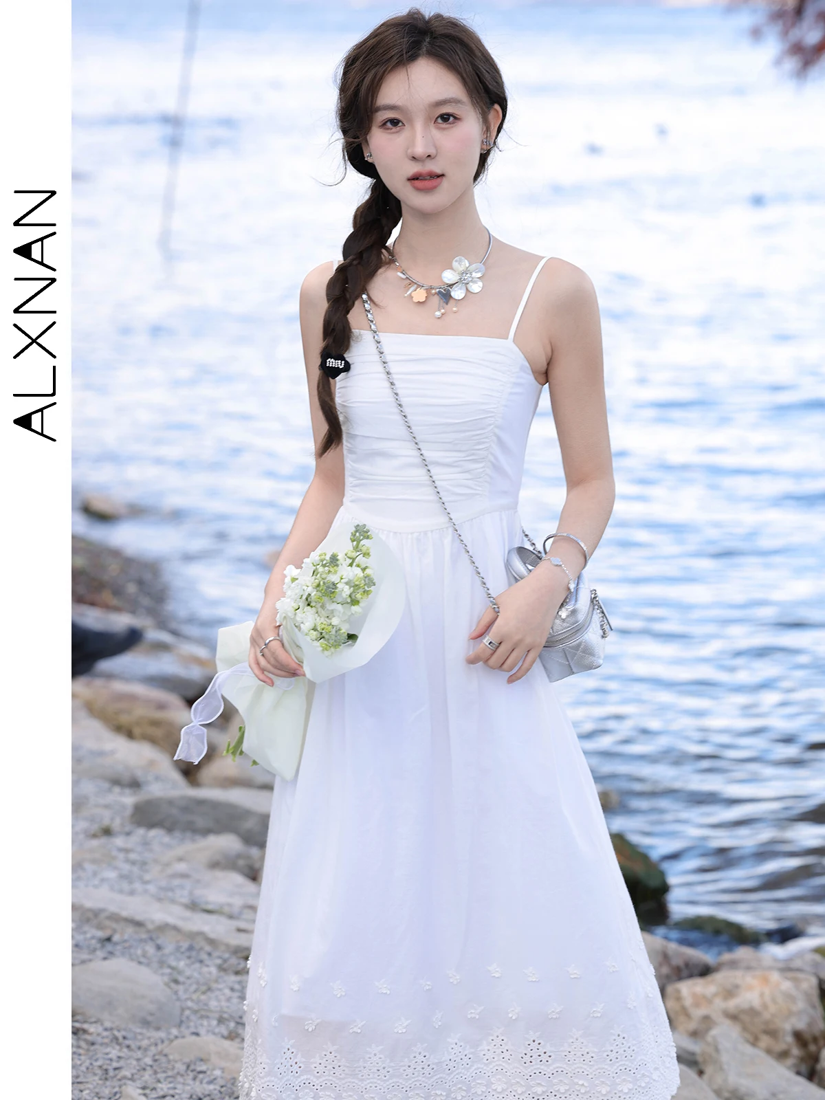 ALXNAN 여성용 우아한 오프 화이트 캐미솔 원피스, 심플한 솔리드 슬래시 넥 미디 민소매 드레스, L33307, 2024 여름 신상