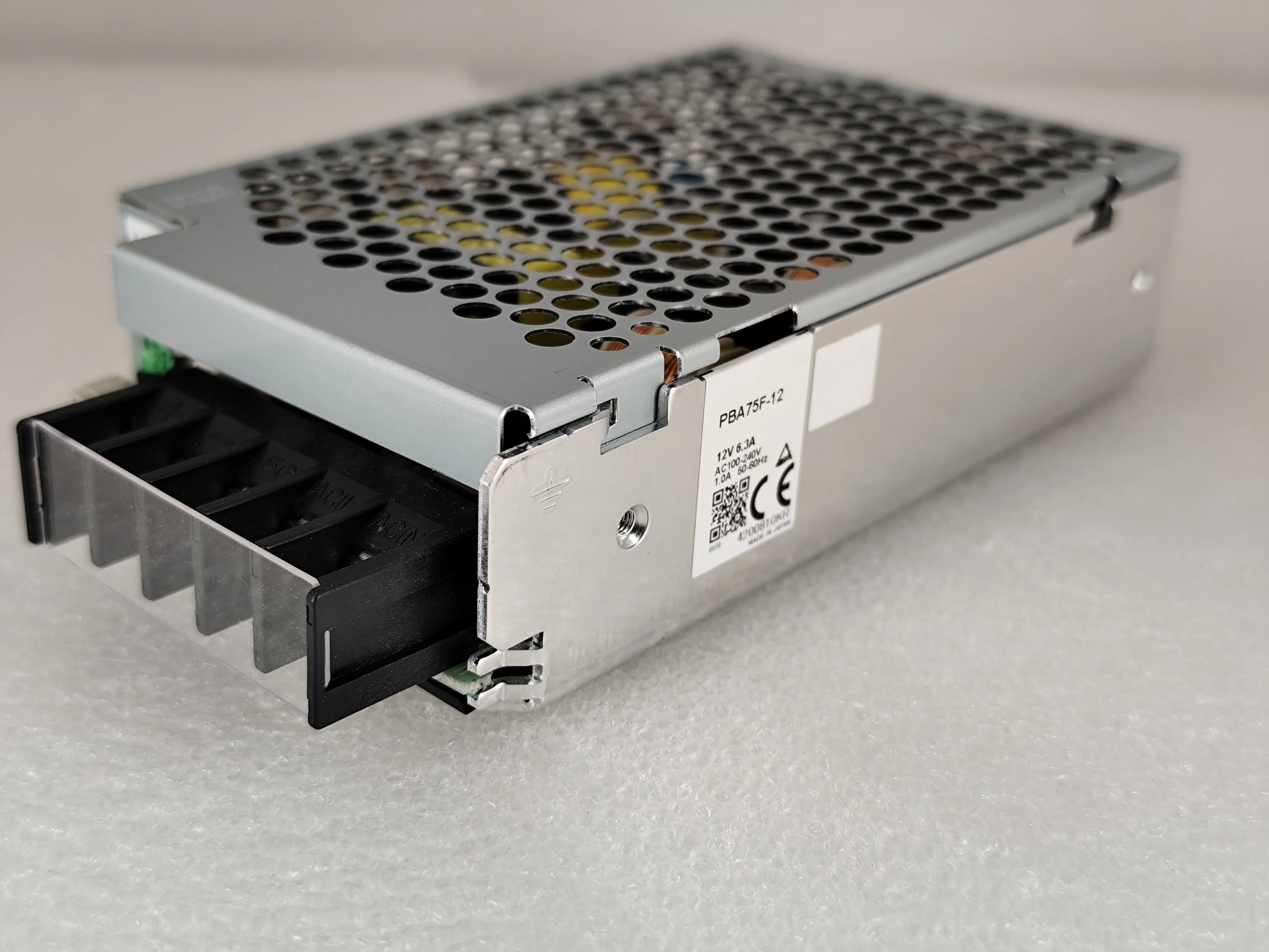 alimentation-industrielle-compacte-pba75f-12-12v-63a-75w