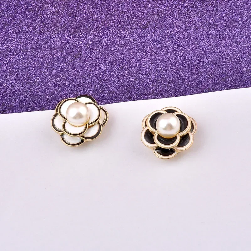 High-grade Camellia Flower Magnet Brooch Pearl Strong Metal Plating Magnetic No Hole Pin Brooches for Women Clothing Accessories