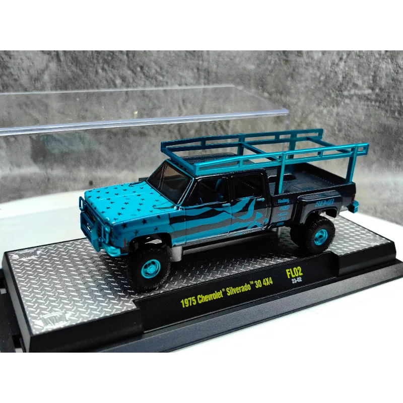 Diecast M2 1/64 Scale 1975 Extended 4×4 Chevrolet Silverado 30 Alloy Car Model Collectible Toy Gift Souvenir Display Ornament
