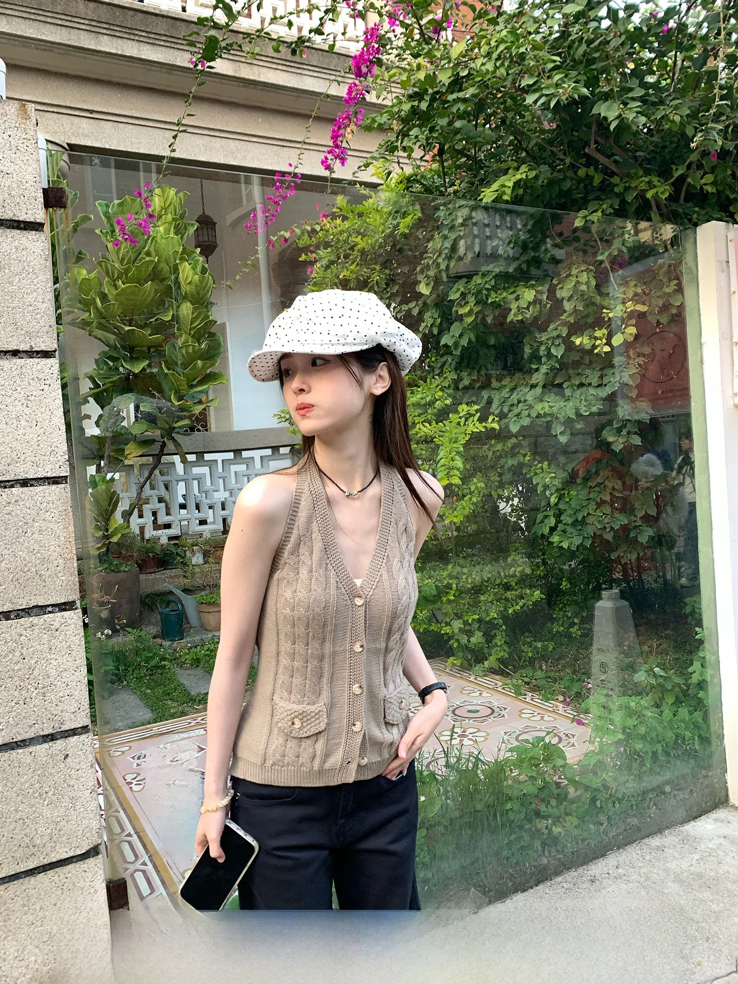 

Винтажный вязаный жилет Sinbounboun с V-образным вырезом, на одной пуговице, без рукавов, приталенный, из хлопка, укороченный, весна 2026