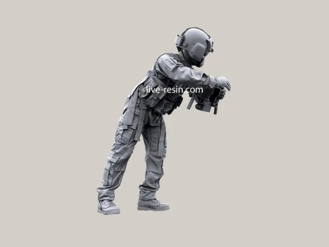 1:35 Die Cast Resin Figure Assembly Kit Soldier Model Needs Assembly Unpainted Free Shipping (1 Person) (No Weapons)