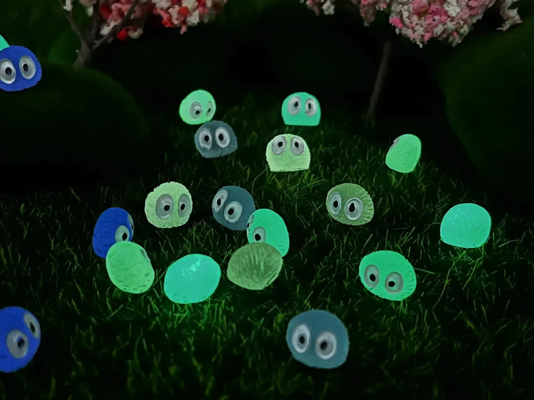 200PCS Luminous Coal Elfs Black Ball Sprite Miniature Eye Monster Fairy Garden Decoration Figurine Kawaii Home Decor Accessories