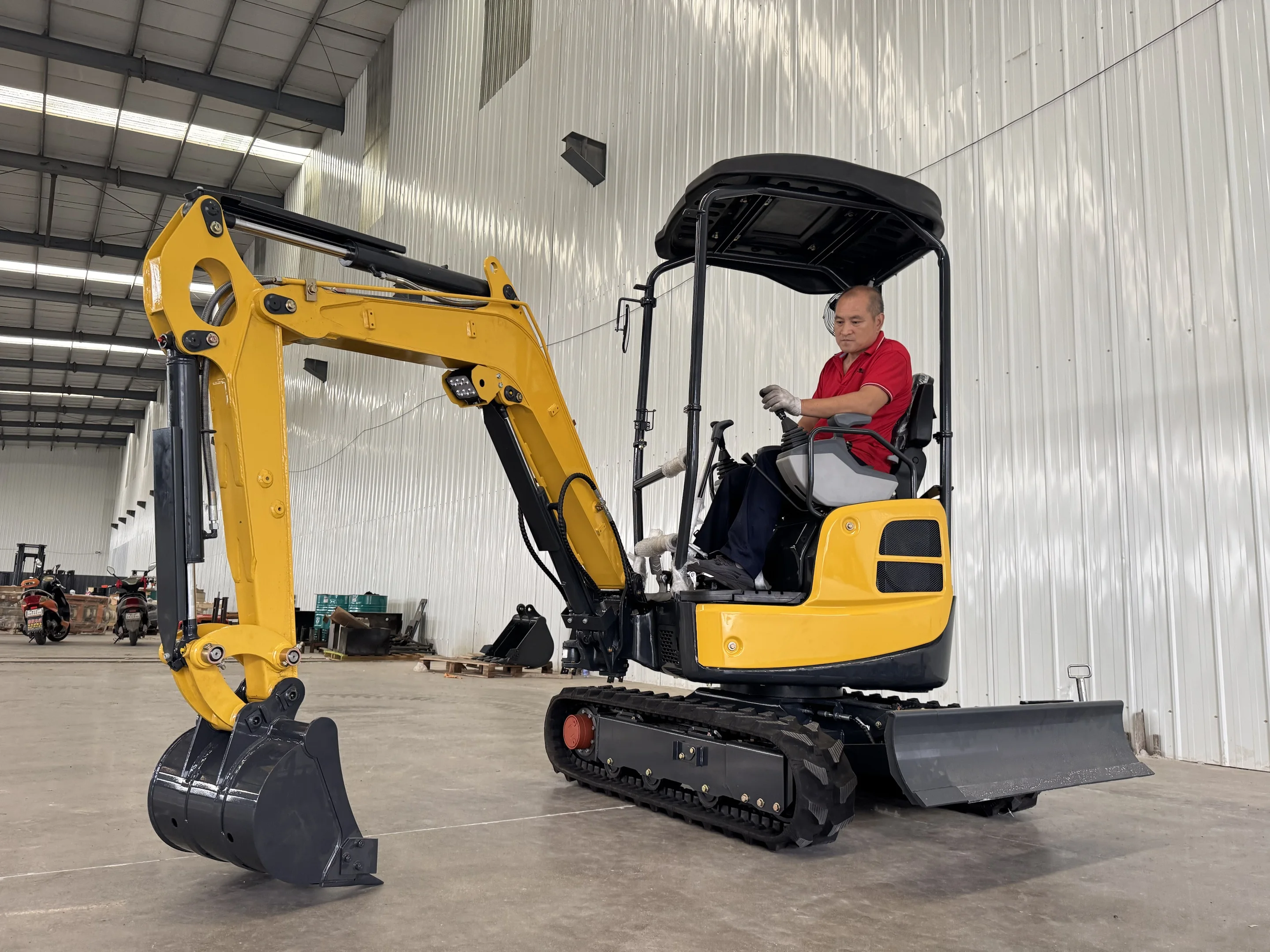 حفارة هيدروليكية مجنزرة جديدة 1.8 طن للبيع حفار صغير شحن سريع بخصم 50% #3