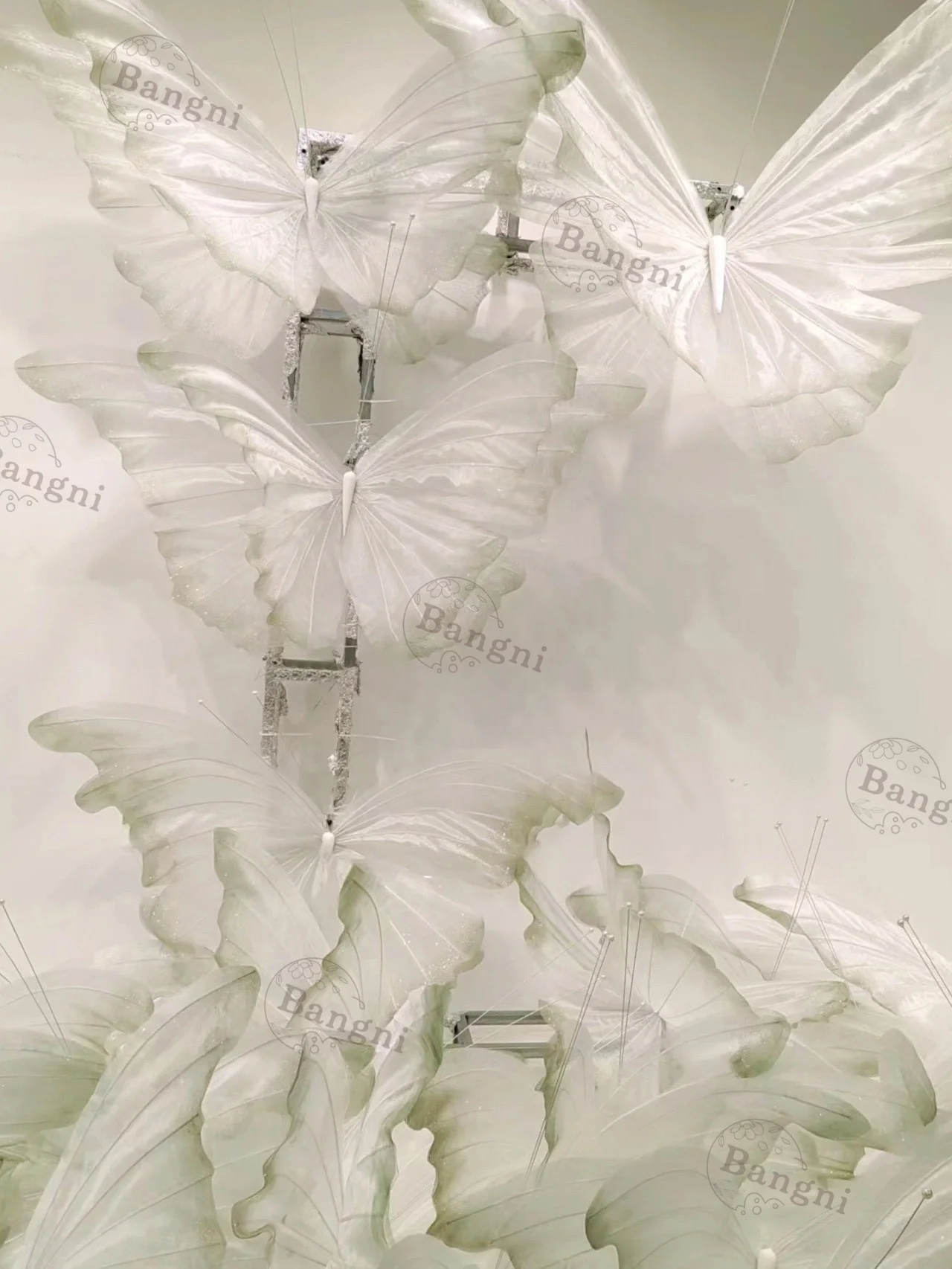 Wholesale Customized Giant Handing Butterfly  Handmade Silk Butterflies Wings for Wedding Decorations Background