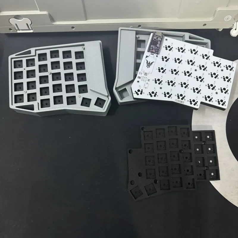 Kit tastiera divisa Split 58 Modalità singola personalizzata Wireless 2.4GHz VIAL Chiave di cambio hot-swap Giocatori fai da te per tastiera meccanica