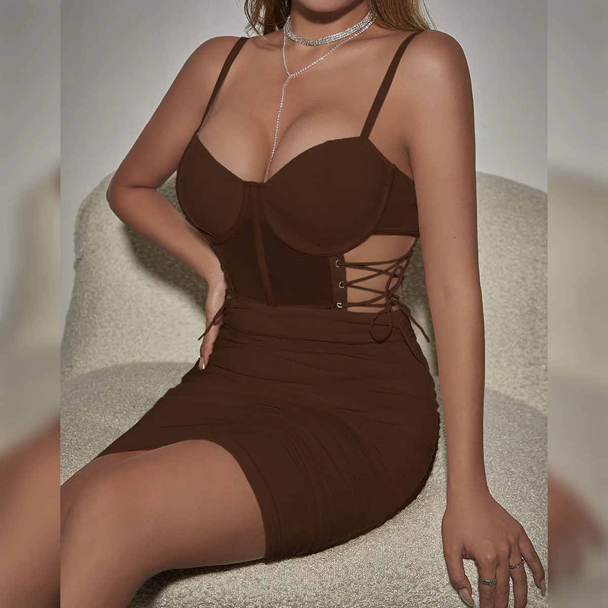 Femmes Sexy plis robe fourreau sans manches conception de pansement robes minces mode évider sensuel Camis Club robe imprimée