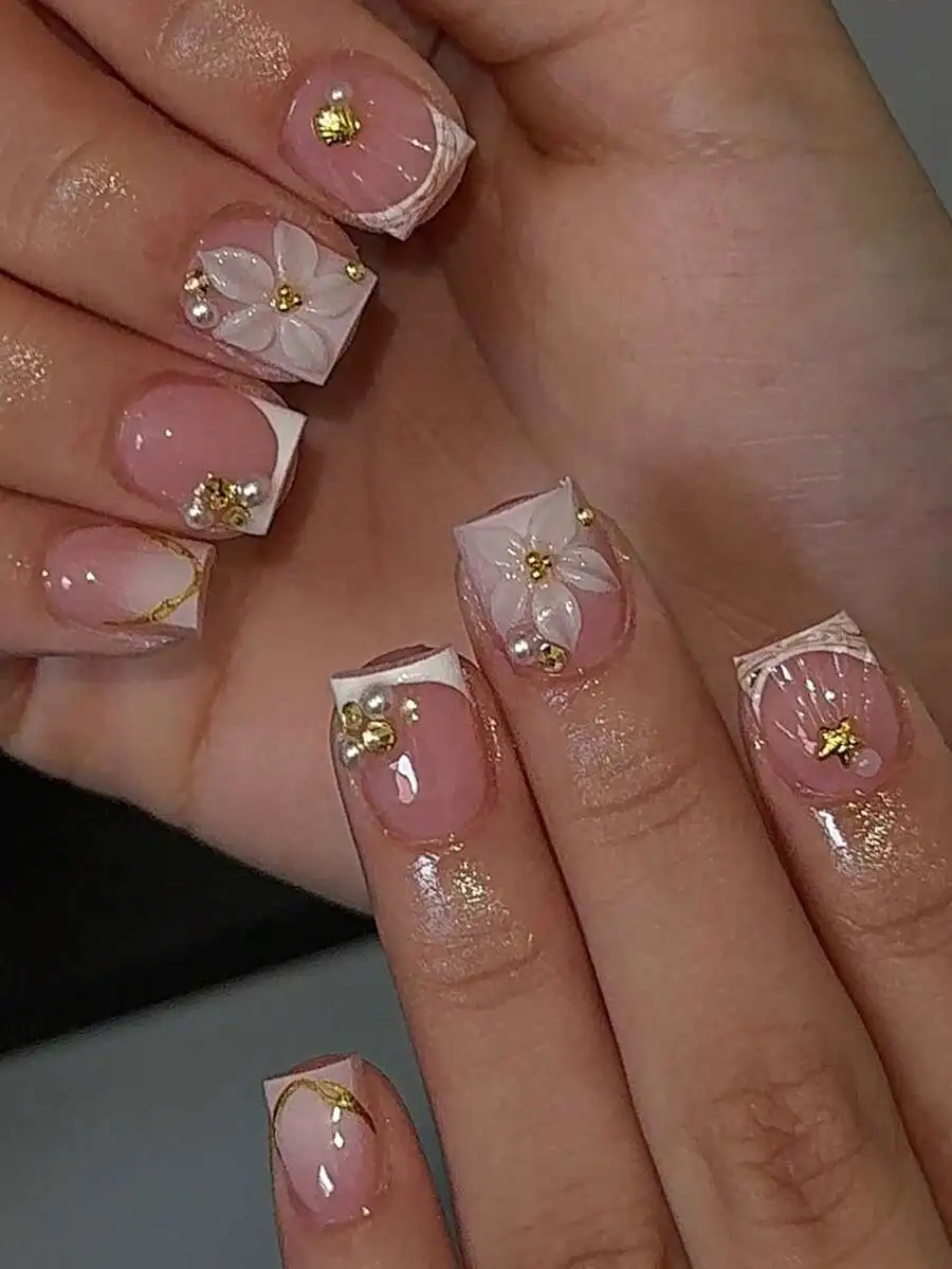 24pcs Short Square Fake Nails, White French White Flower Gold Starfish Shell Rhinestone Gold Line Cute Chrome Acrylic Press-On N