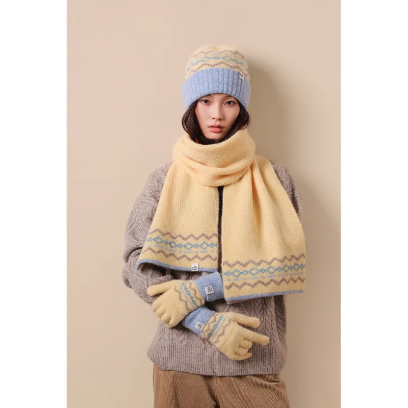 2025 شتاء جديد ريترو فيل آيلاند الجاكار المرأة وشاح سميكة الدافئة معطف خارجي الرقبة قفازات سدادات حماية الأذن قبعة ثلاث قطع مجموعة