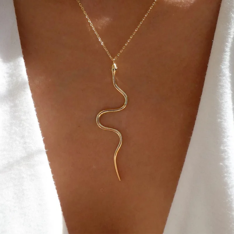 Fashion personality temperament simple and versatile rose golden snake -shaped pendant necklace