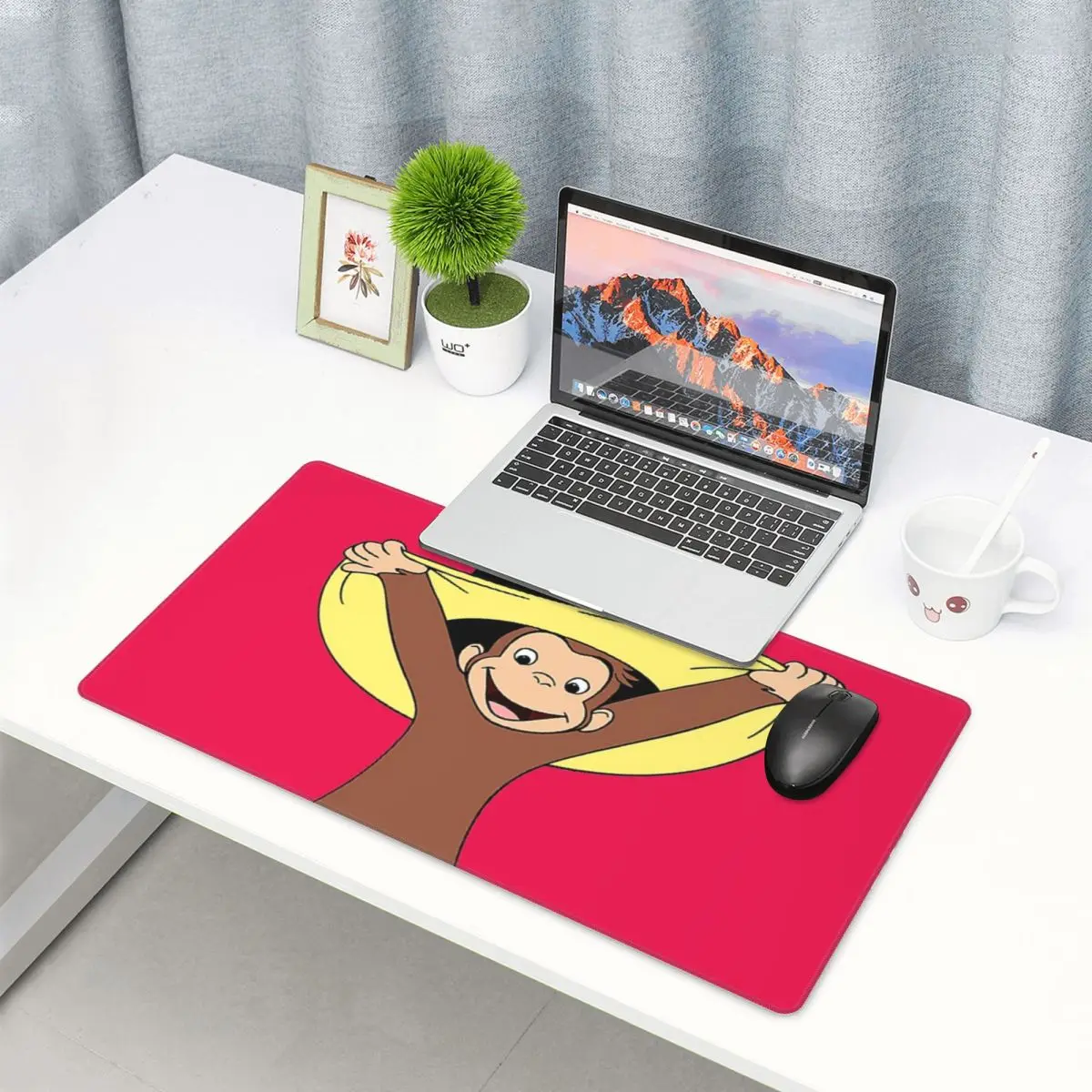 

Большой коврик для мыши Curious George, коврики для геймеров, для ПК и ноутбуков, коврик для клавиатуры, компьютерный игровой коврик, офисные аксессуары, настольный коврик
