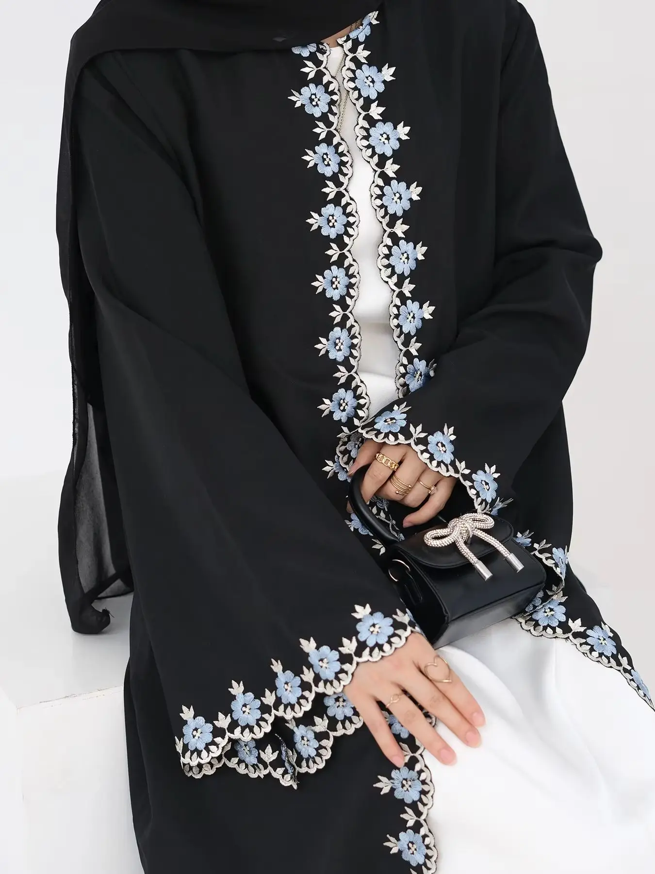 Fashion Djellaba Muslim Dress Dubai Full Flare Sleeve Soft Lace Embroidery Abaya Dubai Turkey Muslim Robe With Belt WY2175