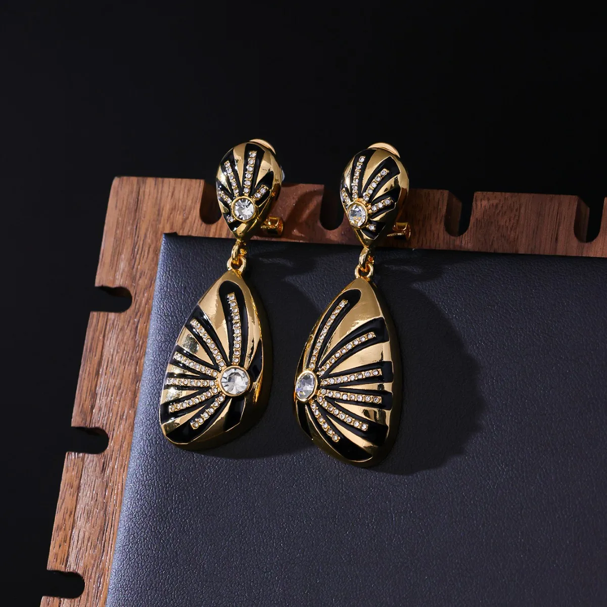 

Винтажные серьги-гвоздики в форме эмали, простые винтажные серьги для отпуска, нерегулярные геометрические серьги-гвоздики с бриллиантами