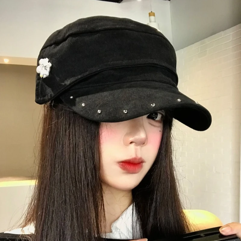 Koreanische schwarze Wildleder-Mütze mit Nieten-Design, Reitermütze für Frühling und Herbst, Retro-Flachkappe, warm und vielseitig, Newsboy-Mütze für Damen – Detail 5