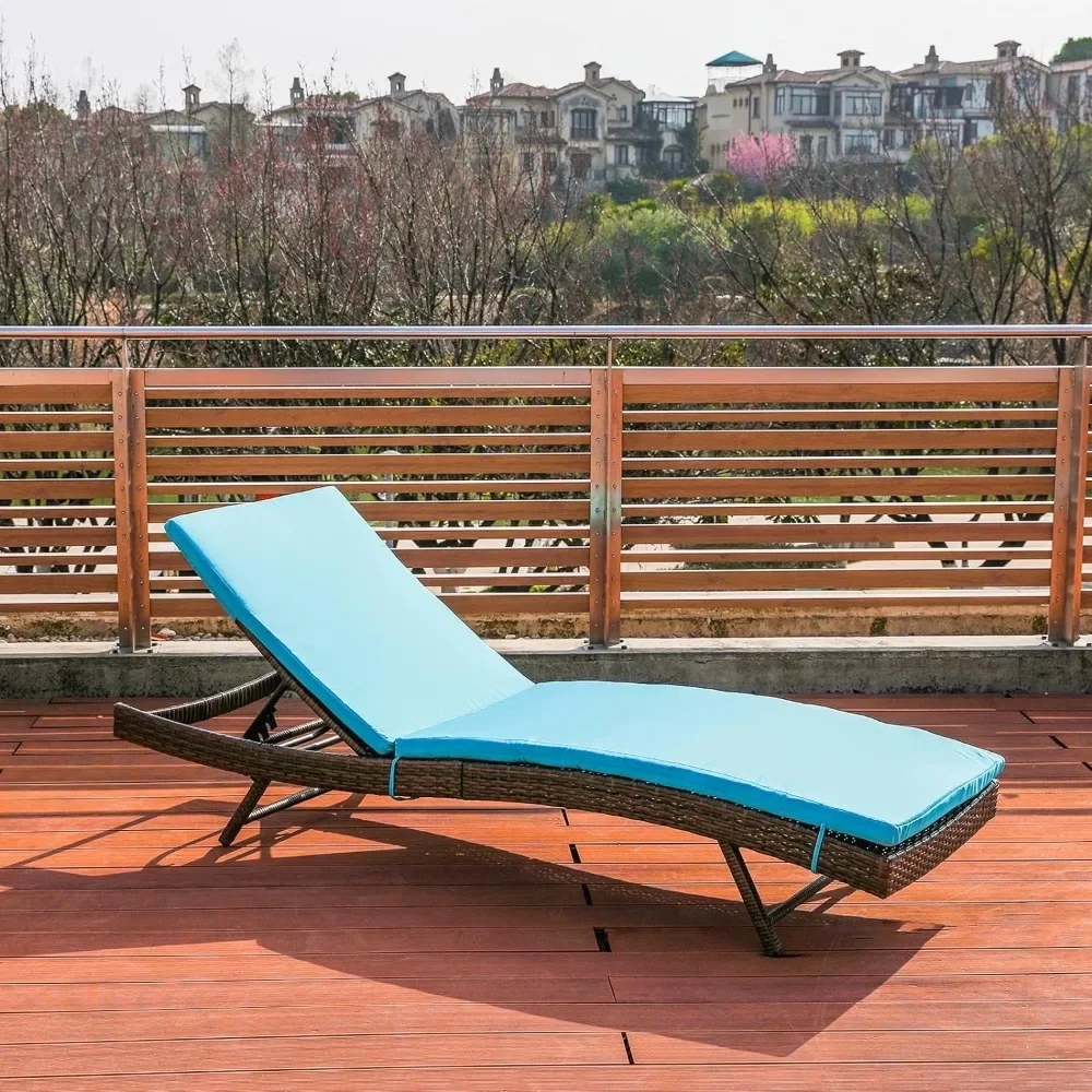 

Garden chairs with removable blue cushions, pool loungers with adjustable backrests, garden reclining wicker loungers, balcony