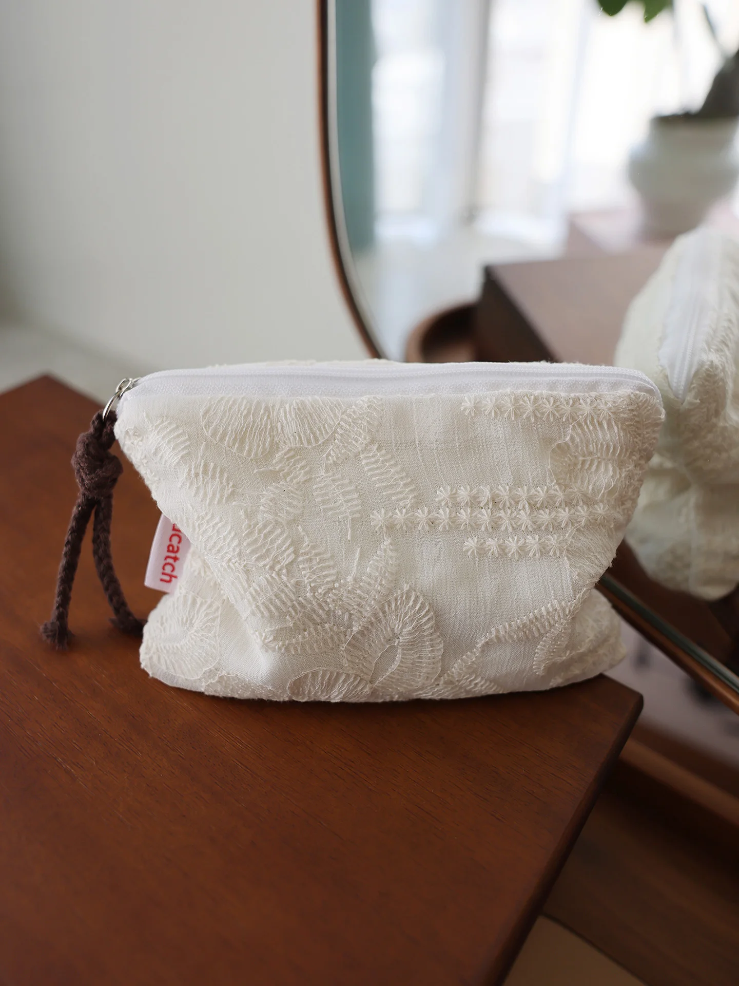 French Vintage Style Lace Embroidered Cosmetic Bag Small Portable Organizer Lipstick Perfume Sanitary Pads