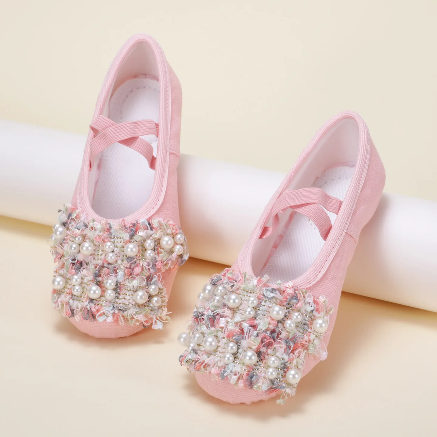 أحذية رقص لطيفة للأطفال من الدانتيل واللؤلؤ أحذية رقص نعل ناعم مريح للتنفس للكبار أحذية باليه جميلة