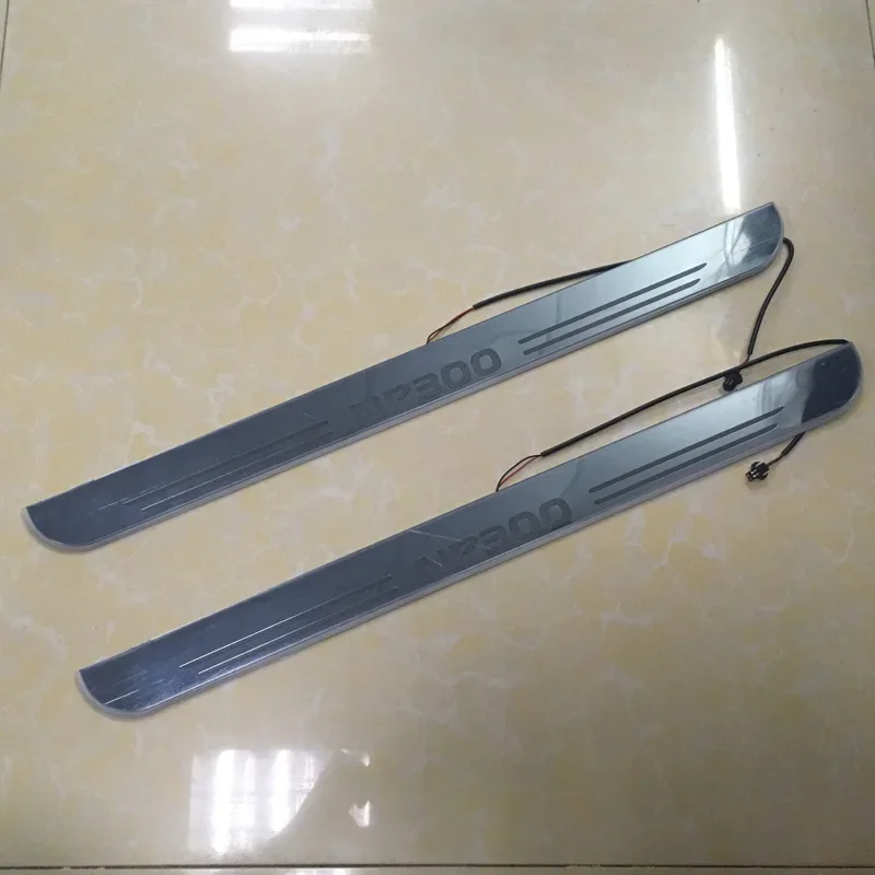 

LED Car pedal light Sill Pathway welcome scuff Light For Nissan NP300 2015 - 2018 Door moving pedal lights