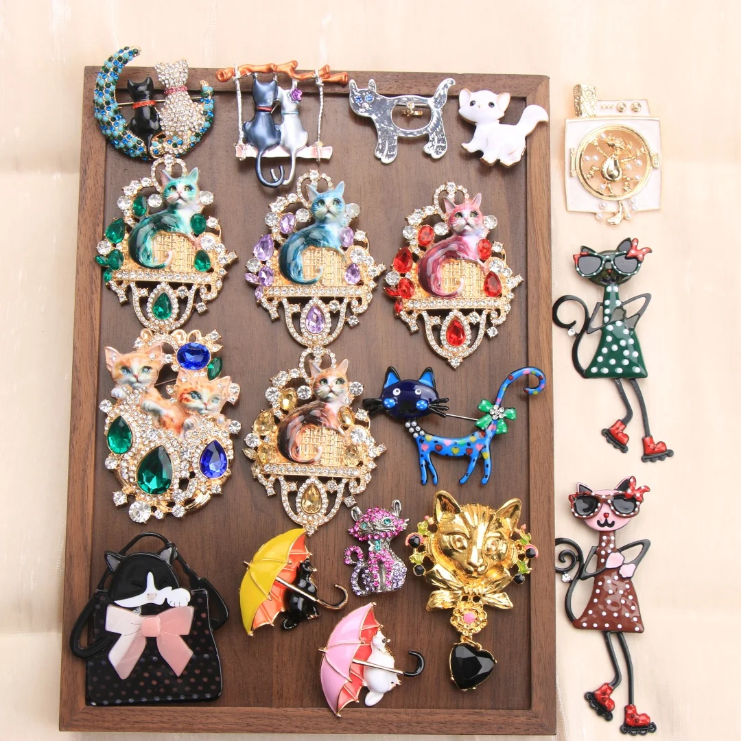 Baroque Luxury Cat-Themed Brooches for Men and Women, Jewelry and Fashion Accessories, Wedding, Holiday, and Party Gifts