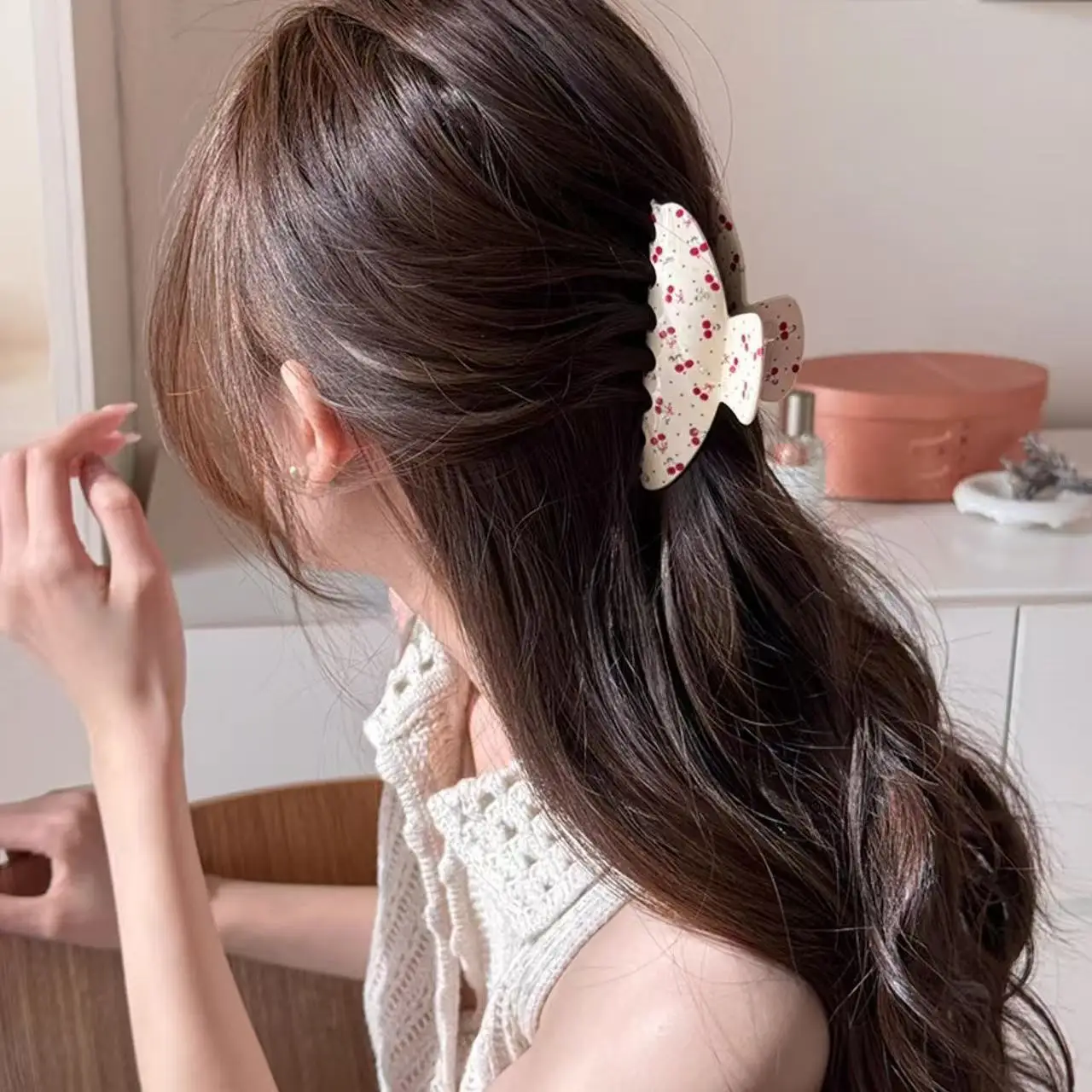 Acrylic Cherry Rose Print Hair Claw Sweet Rhinestone Women Girls Shark Clip Hair Crab Clip for Women Girls Elegant Accessories