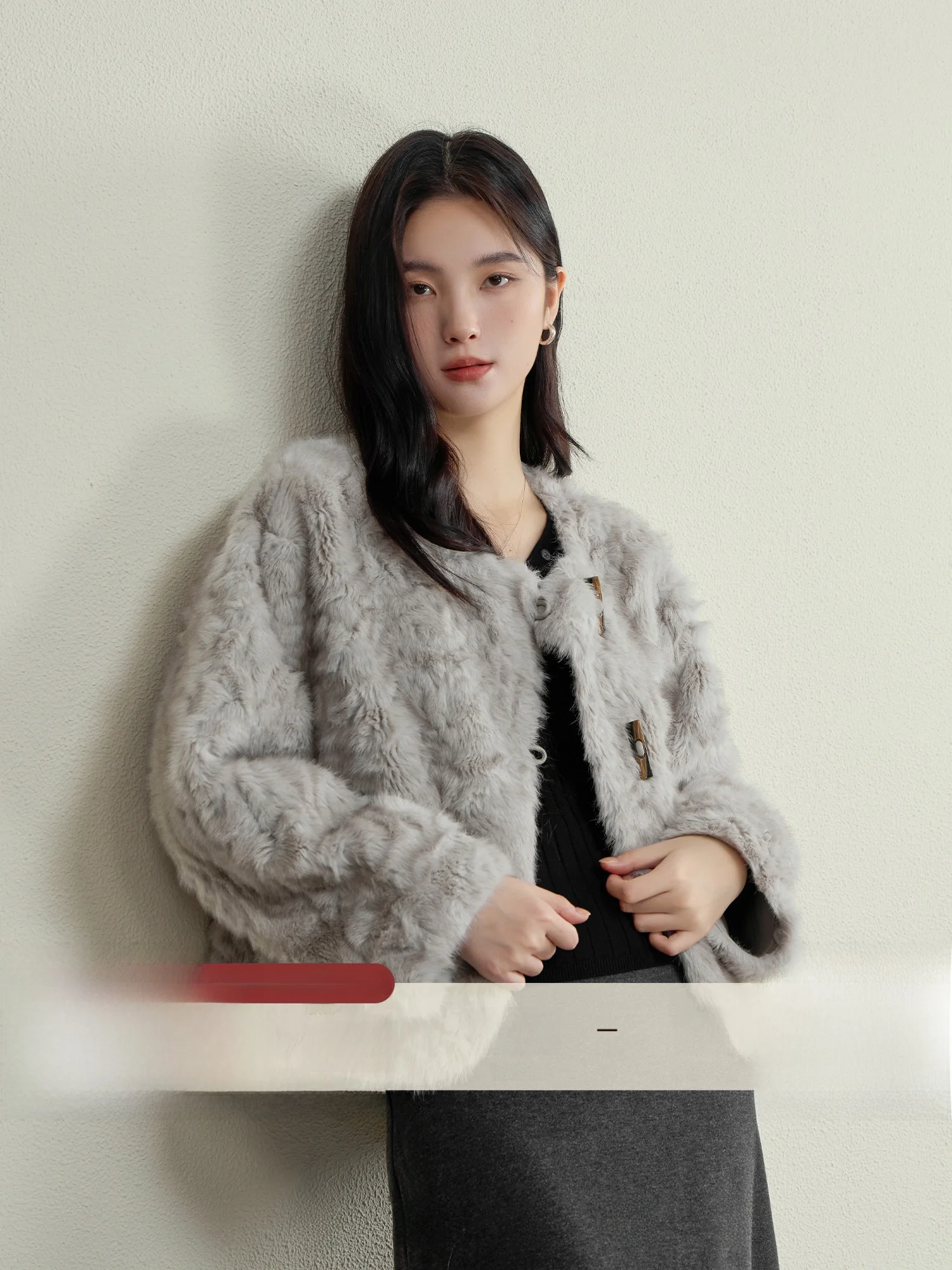 

Женское зимнее теплое пальто из искусственного меха и кожи с пуговицами, круглым вырезом, экологичное, короткое, верхняя одежда