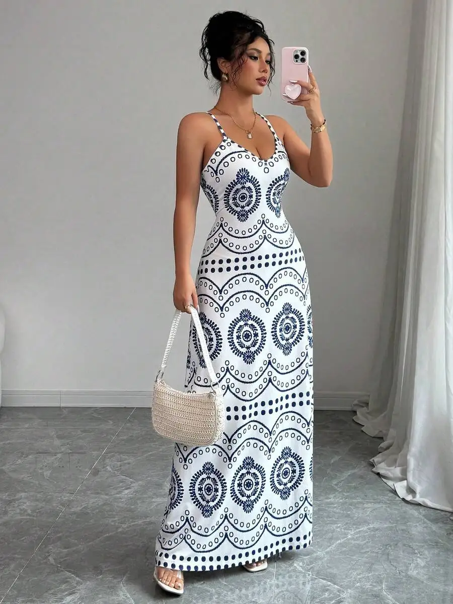 

Женское макси-платье с ретро-принтом и геометрическим узором на тонких бретелях