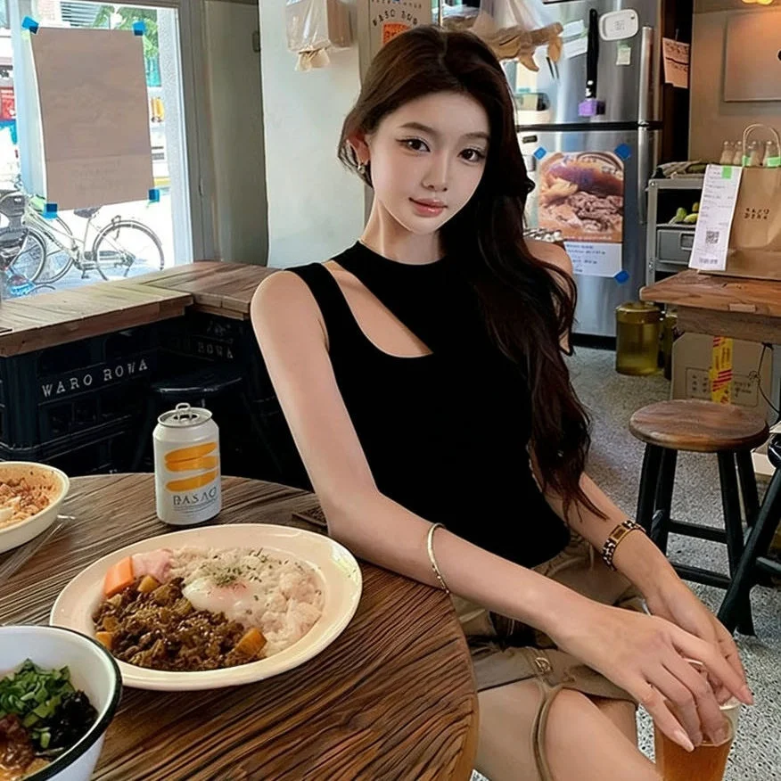Summer New Pure Desire Sleeveless Vest Women's Outerwear Slim Hollow out Integrated with Chest Pad Versatile Top