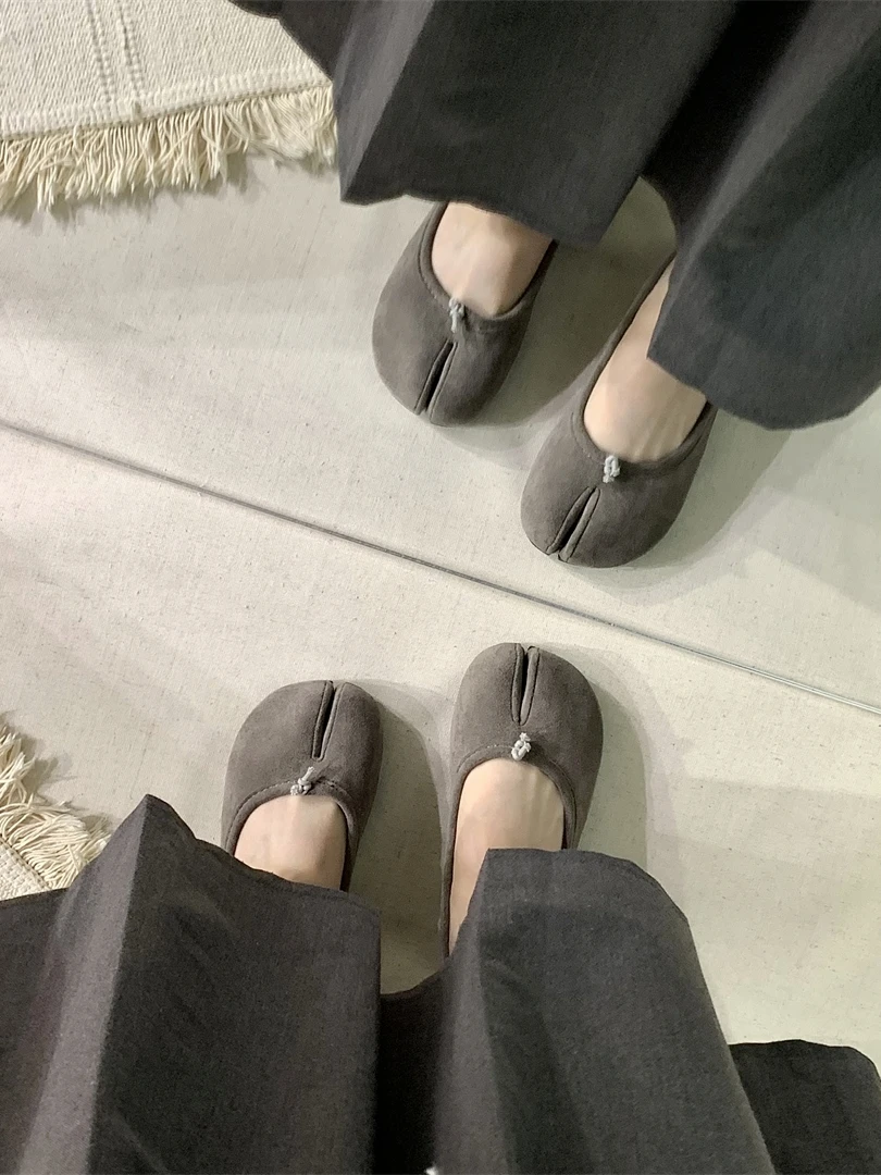 

Women's Spring Autumn New Sle Flat oes Split Toe eep Hoof Slow Mouth Single oes Pig Hoof Buet oes Korean Sle