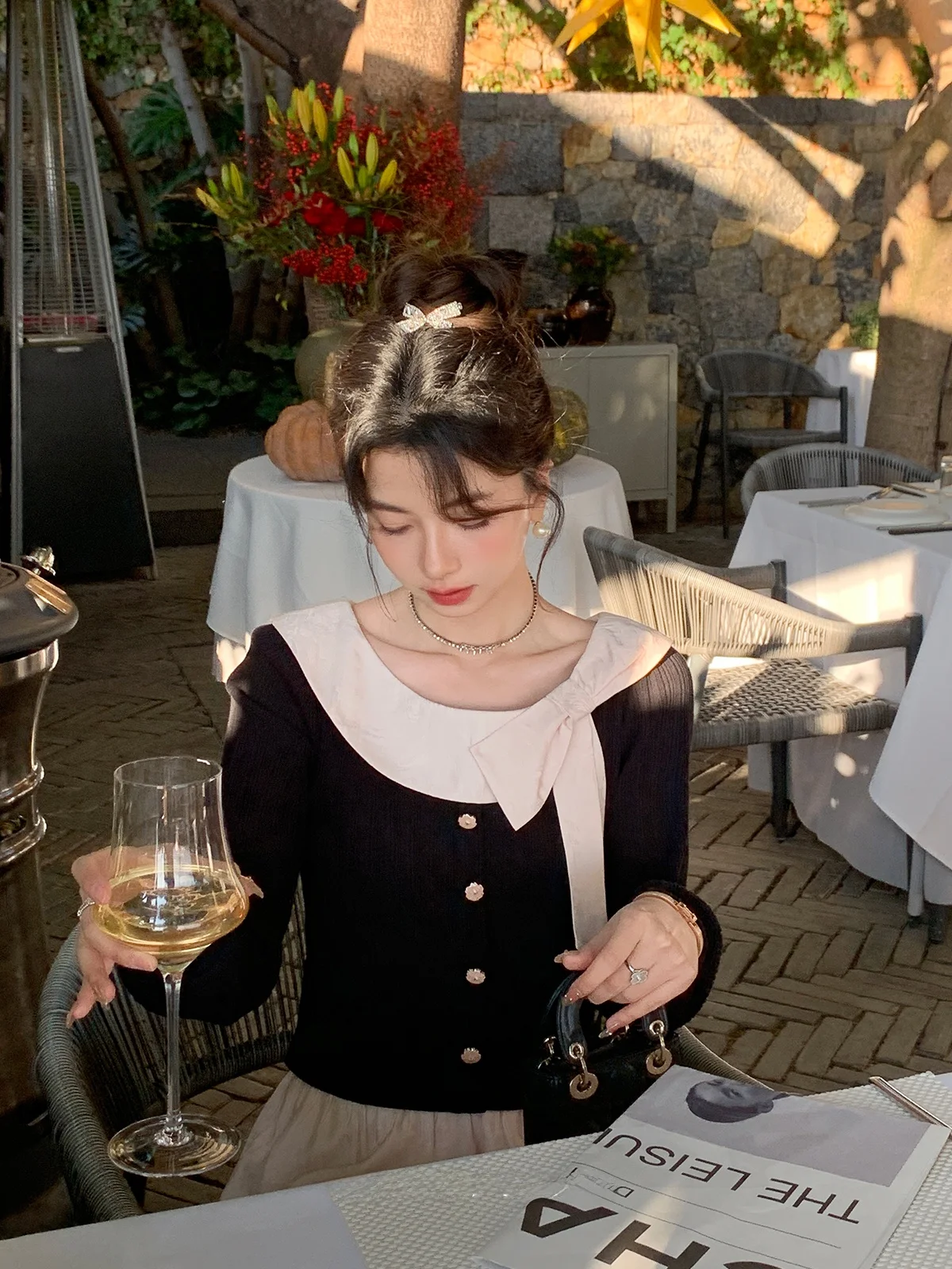 

Черная фактурная вязаная футболка женская, ранневесенний элитный топ в романтическом французском стиле, коллекция Aunt Deer Uncle Zhuo Late Wind