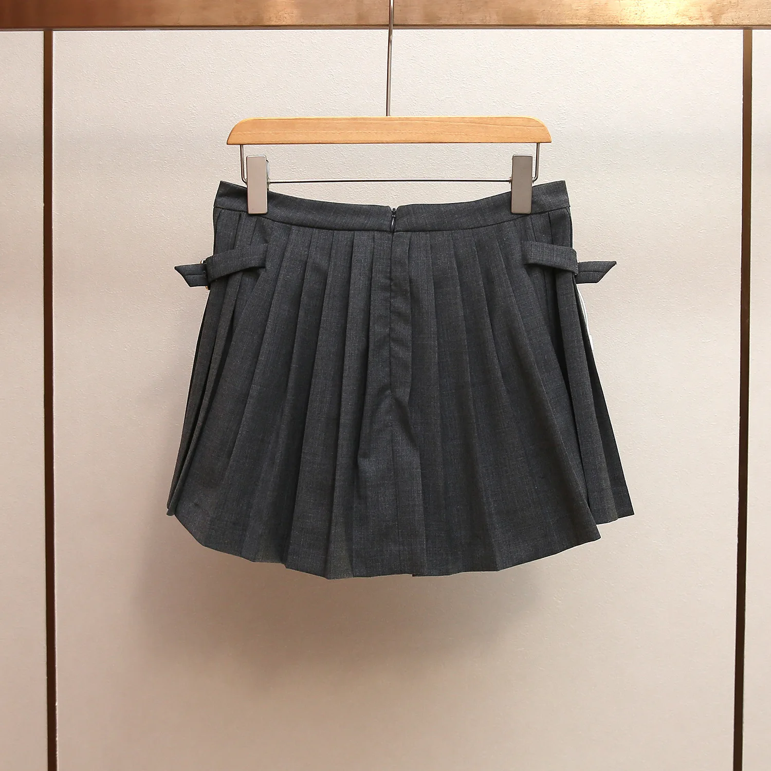 

【Gift Free】2025 Autumn Winter French Versatile A-Line High-Waist Half-Placket Zip Pleated Mini Skirt for Women